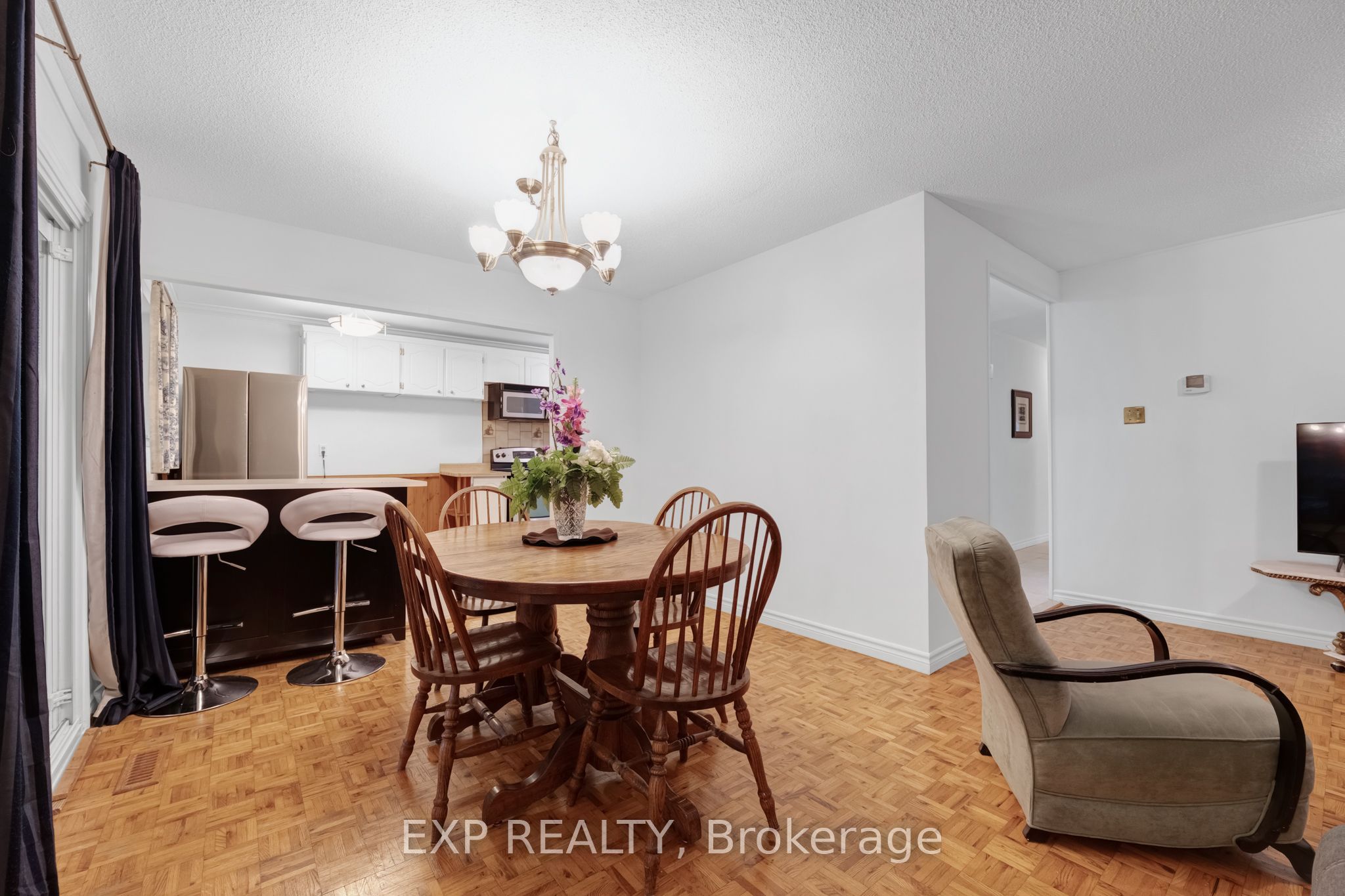 639 Irwin Crescent Property Photo 11