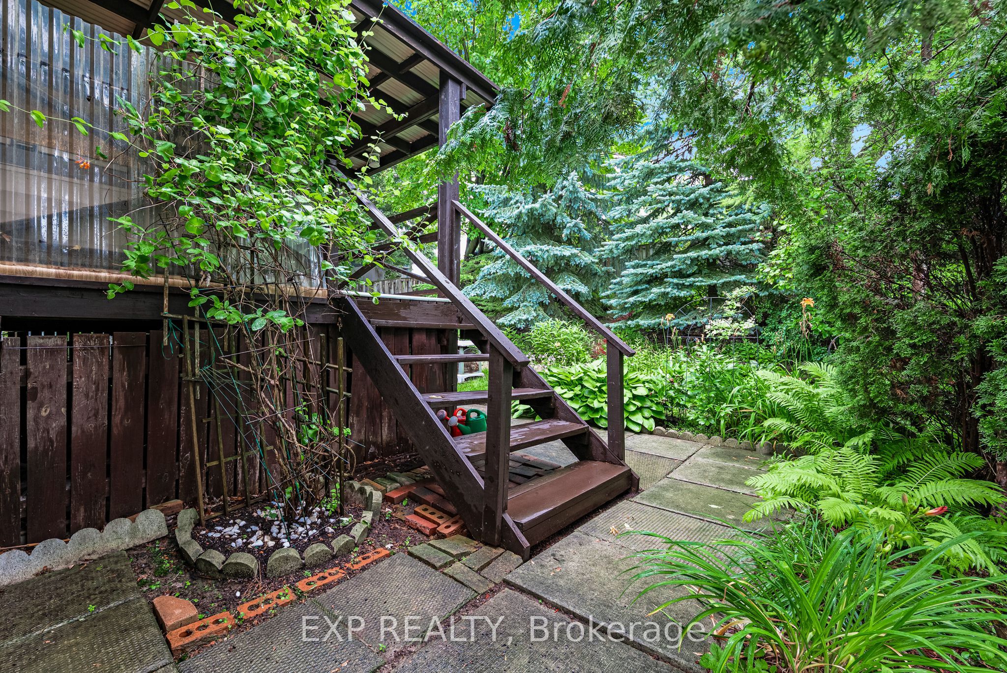 639 Irwin Crescent Property Photo 34