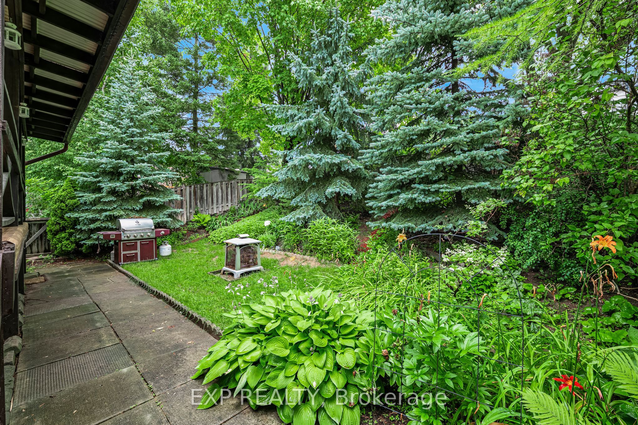 639 Irwin Crescent Property Photo 39