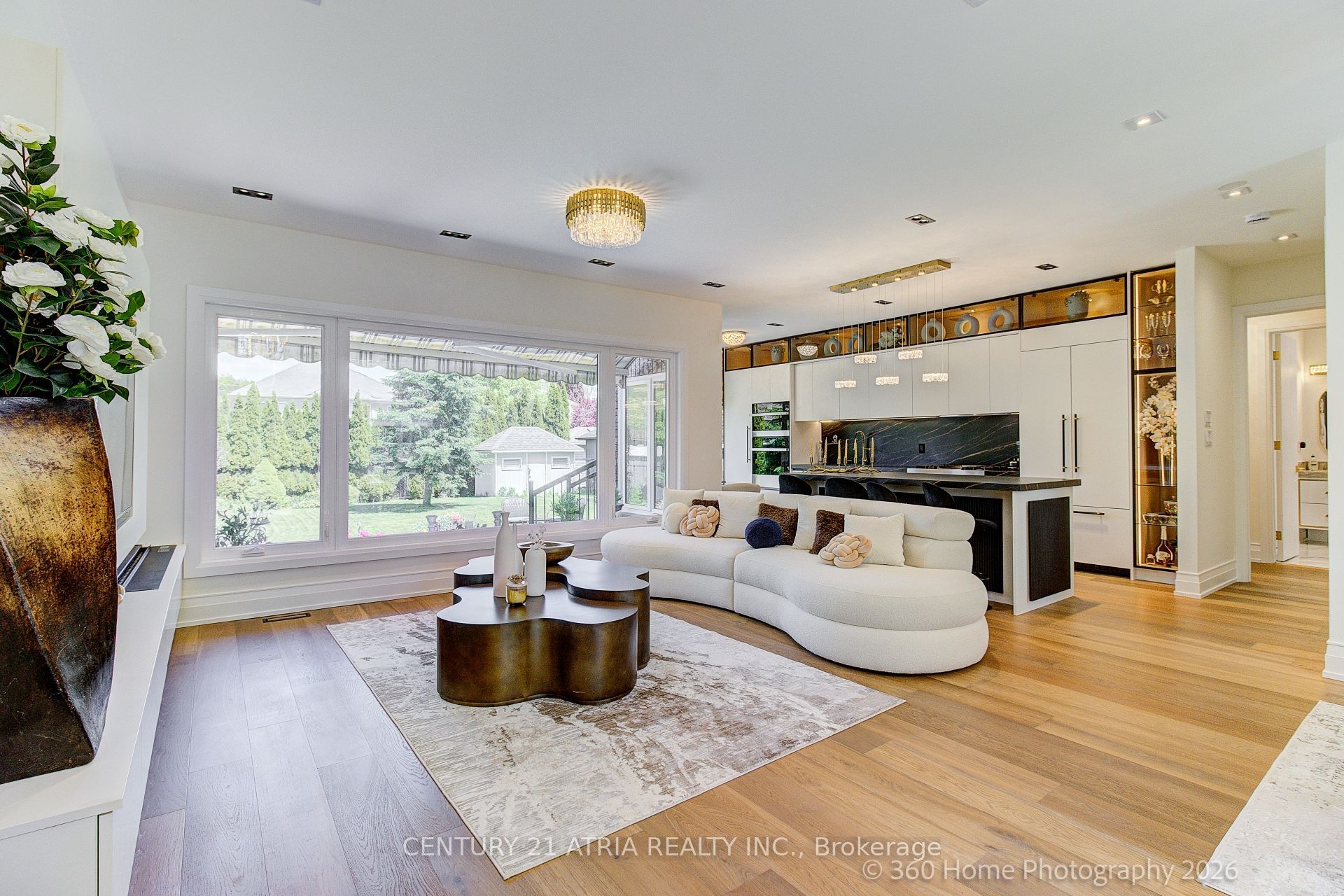 176 Laurentian Boulevard Property Photo 7