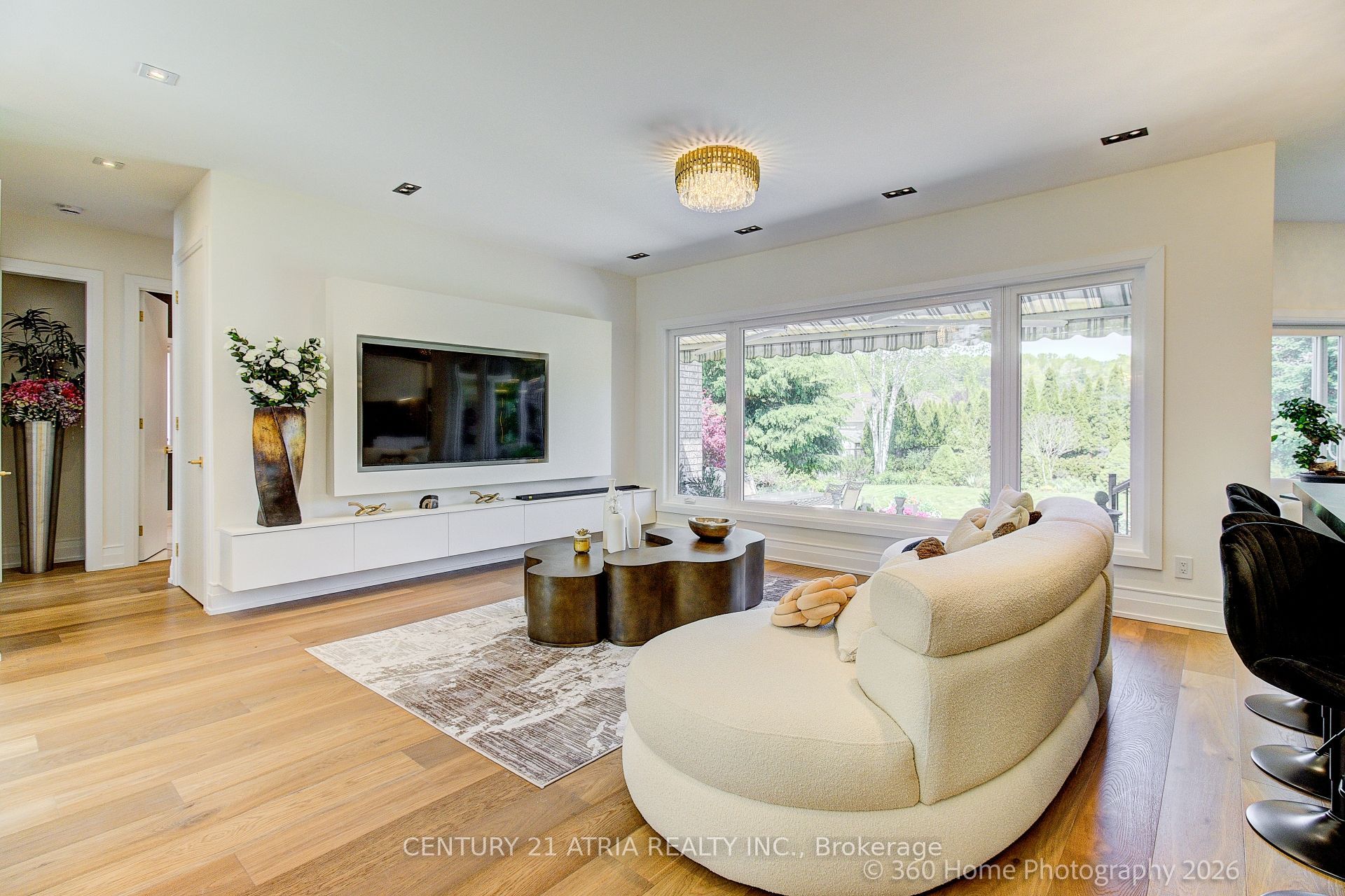 176 Laurentian Boulevard Property Photo 9