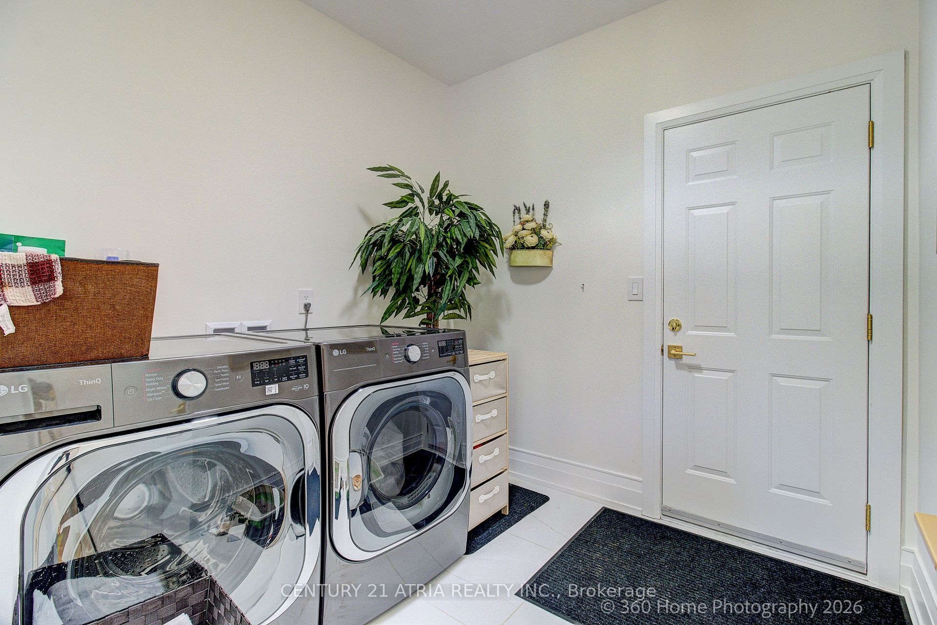 176 Laurentian Boulevard Property Photo 11