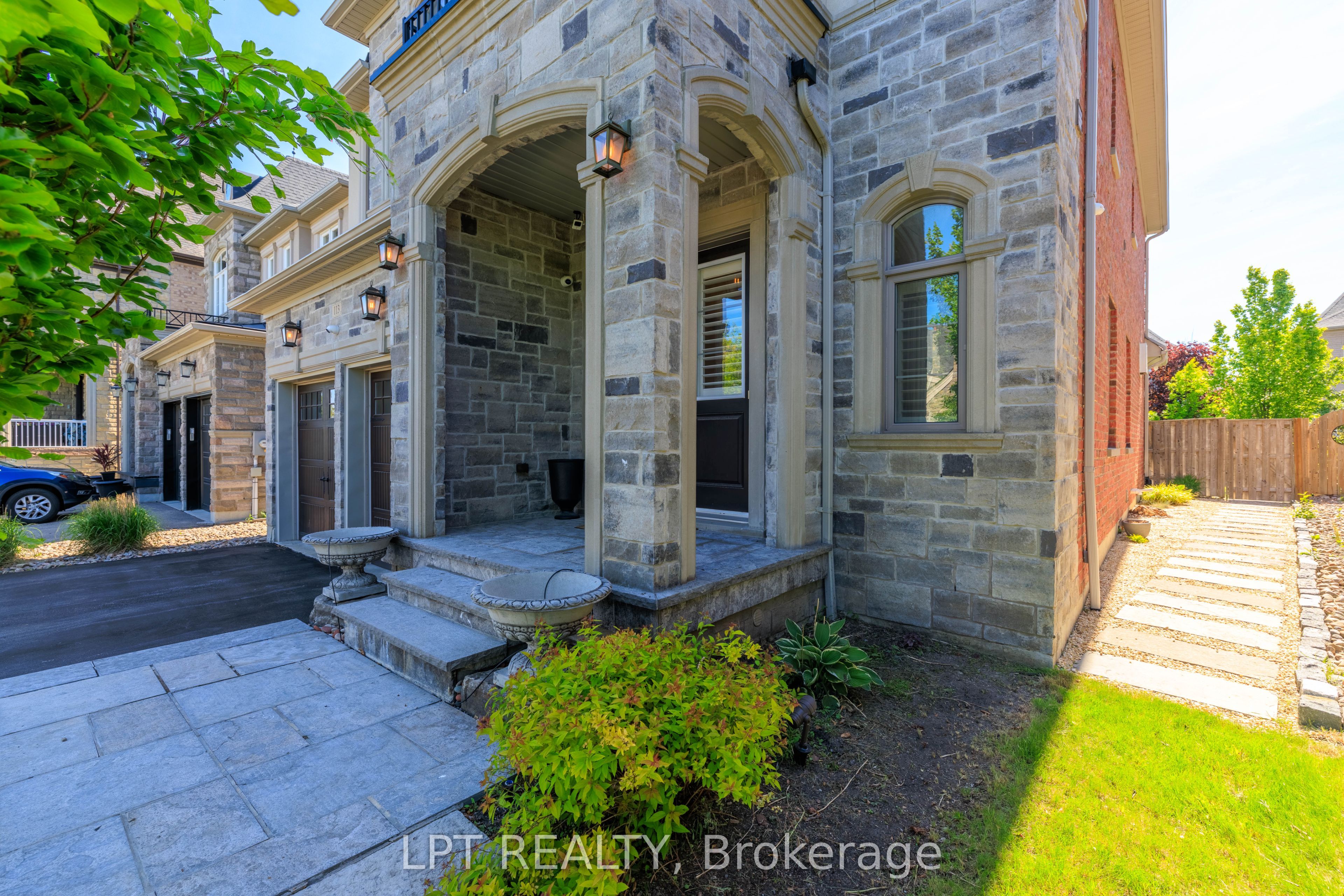 113 Burns Boulevard Property Photo 3