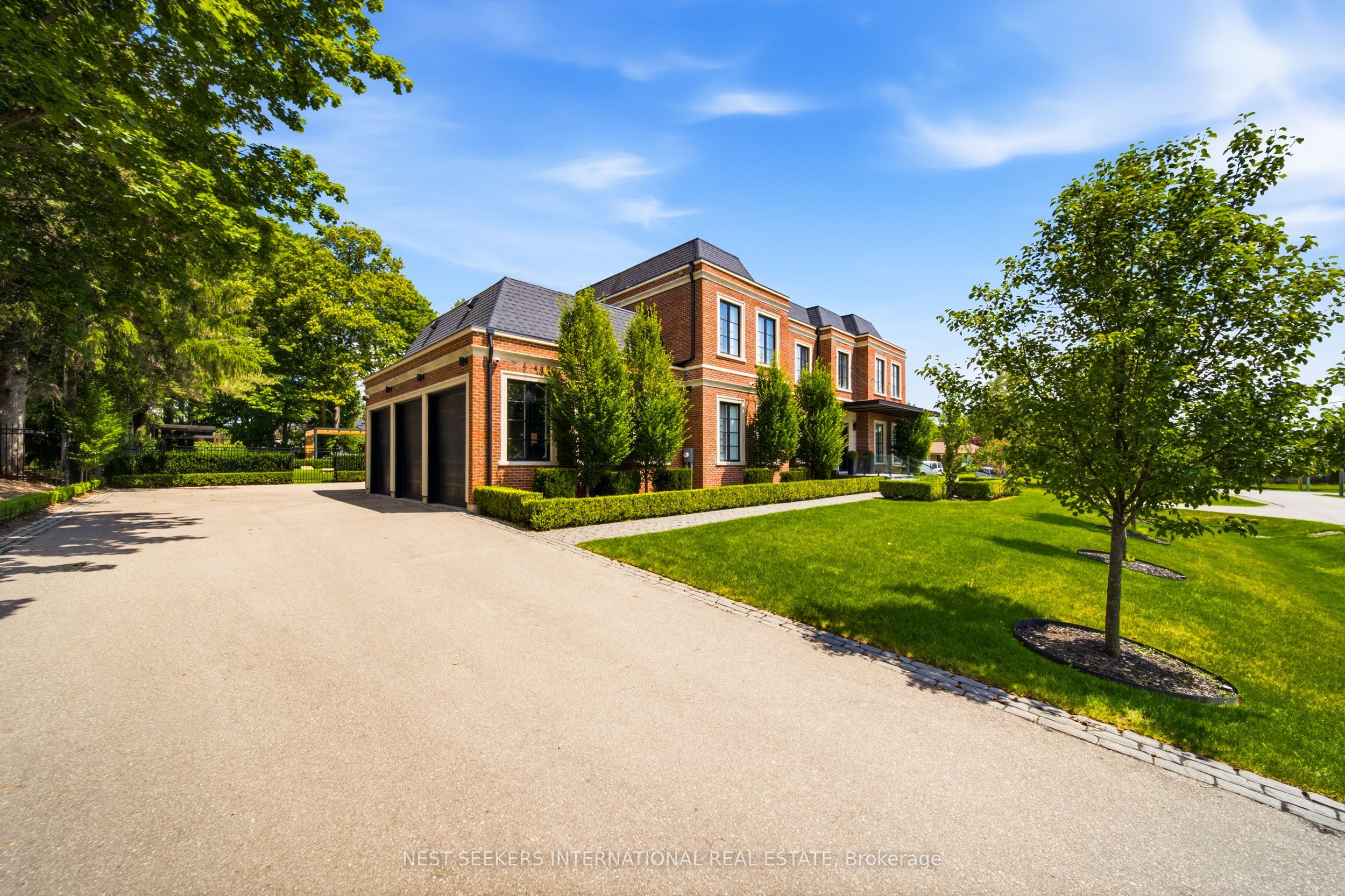 6 Forestave Crescent Property Photo 2