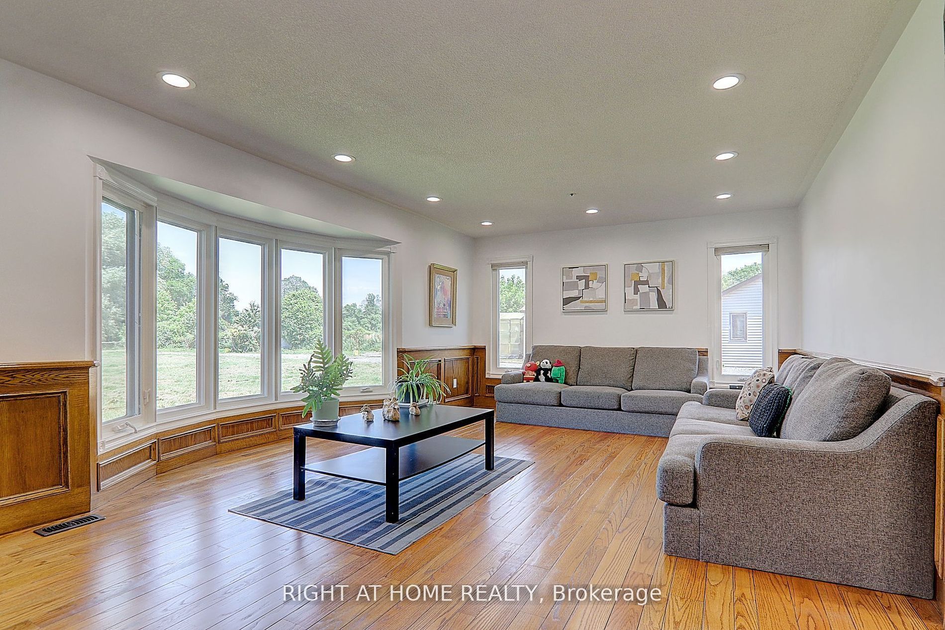 1008 Mount Albert Road Property Photo 6
