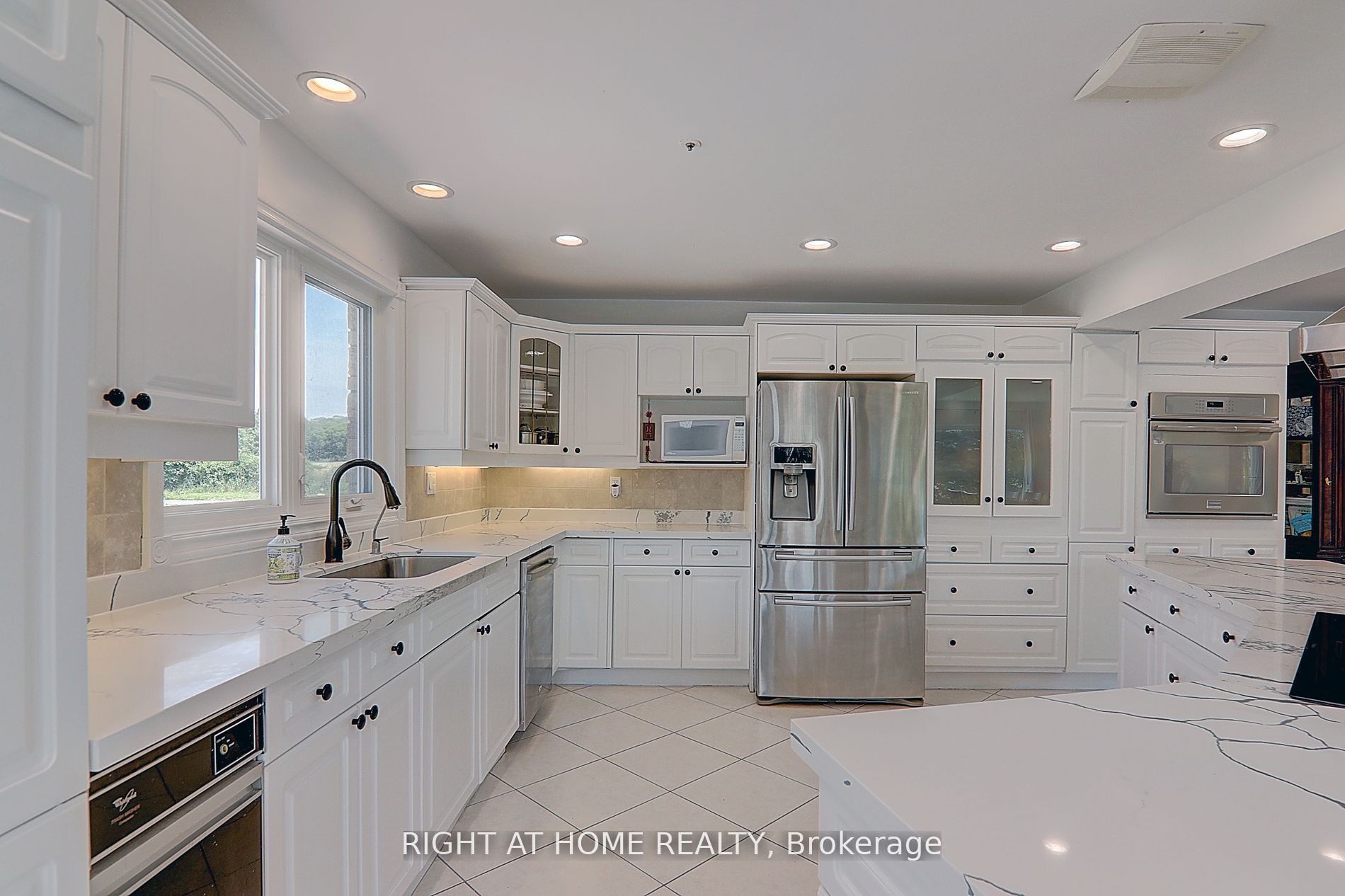1008 Mount Albert Road Property Photo 11
