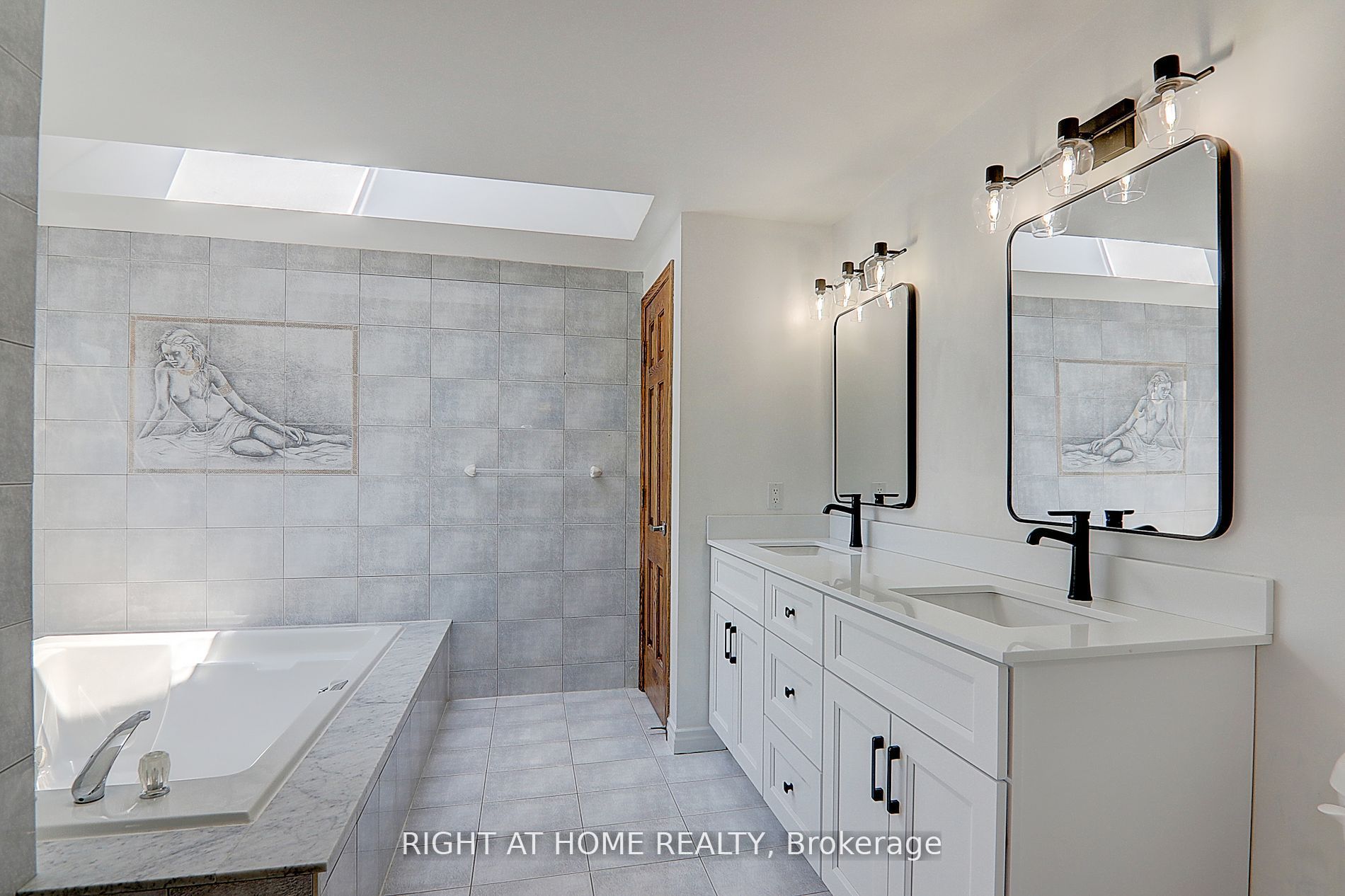 1008 Mount Albert Road Property Photo 15