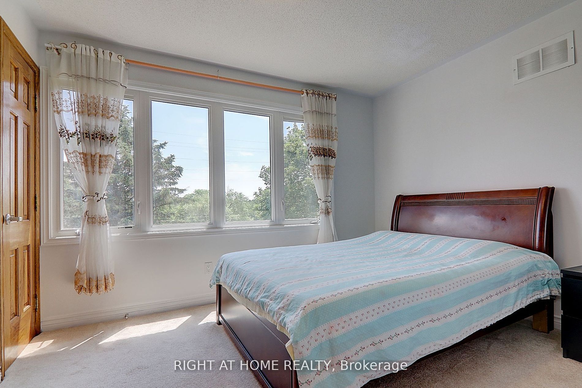 1008 Mount Albert Road Property Photo 17