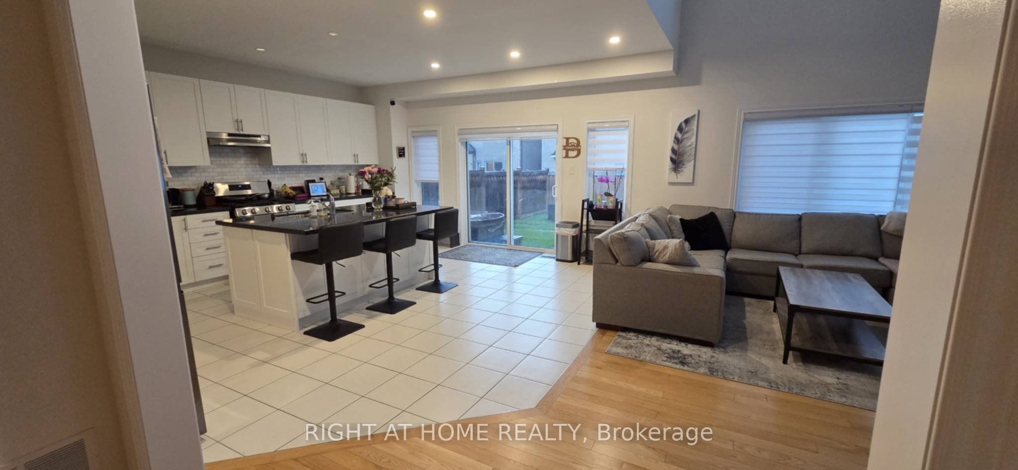 941 Wickham Road Property Photo 7