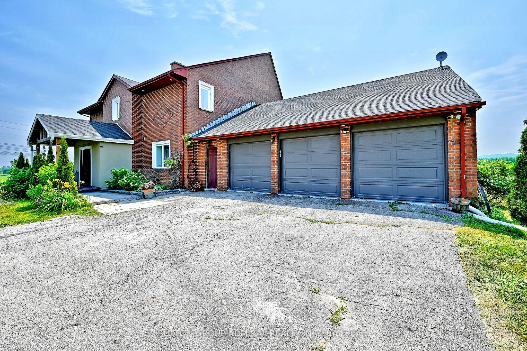 7205 19th Side Road Property Photo 1