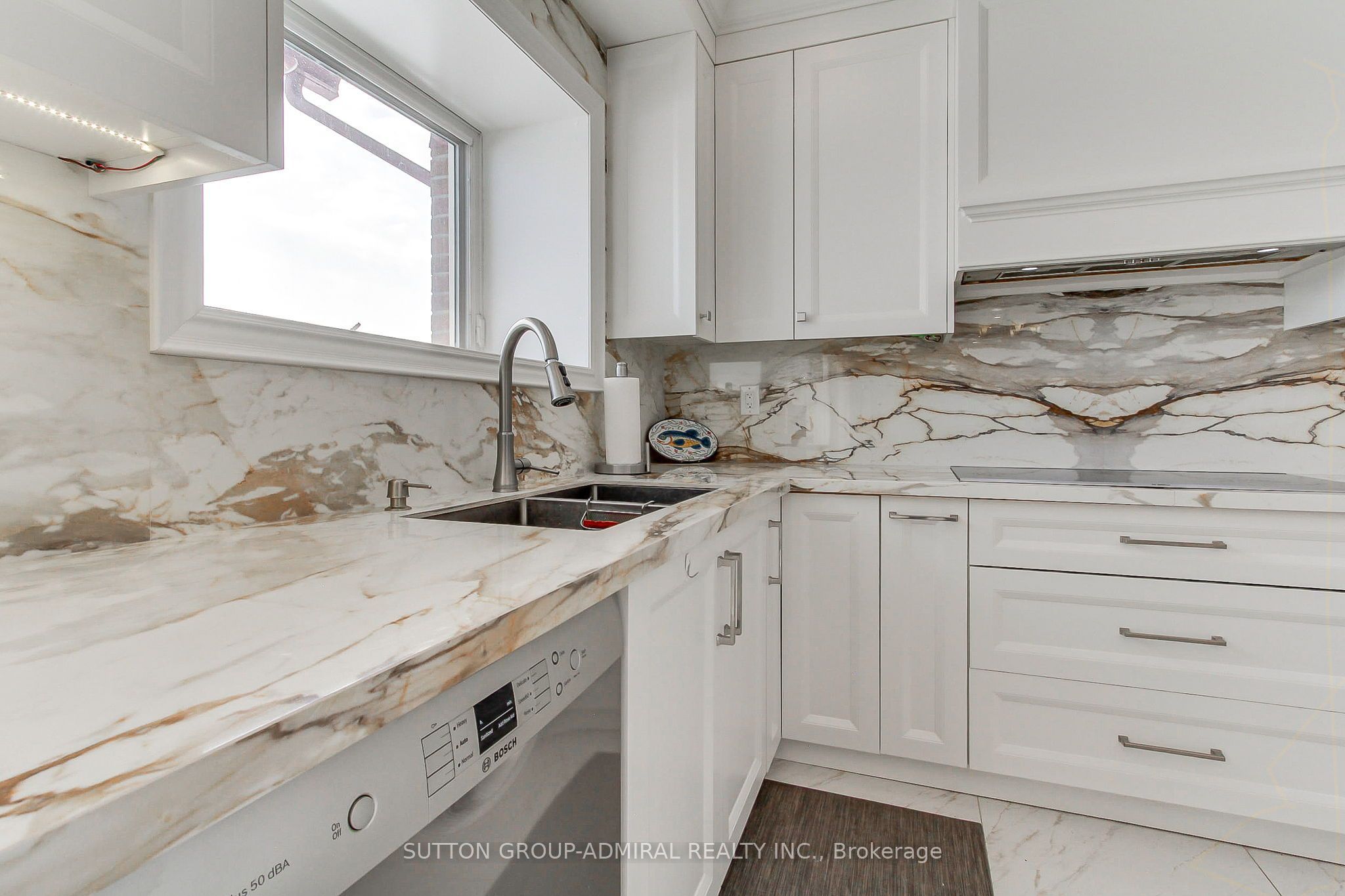 7205 19th Side Road Property Photo 18