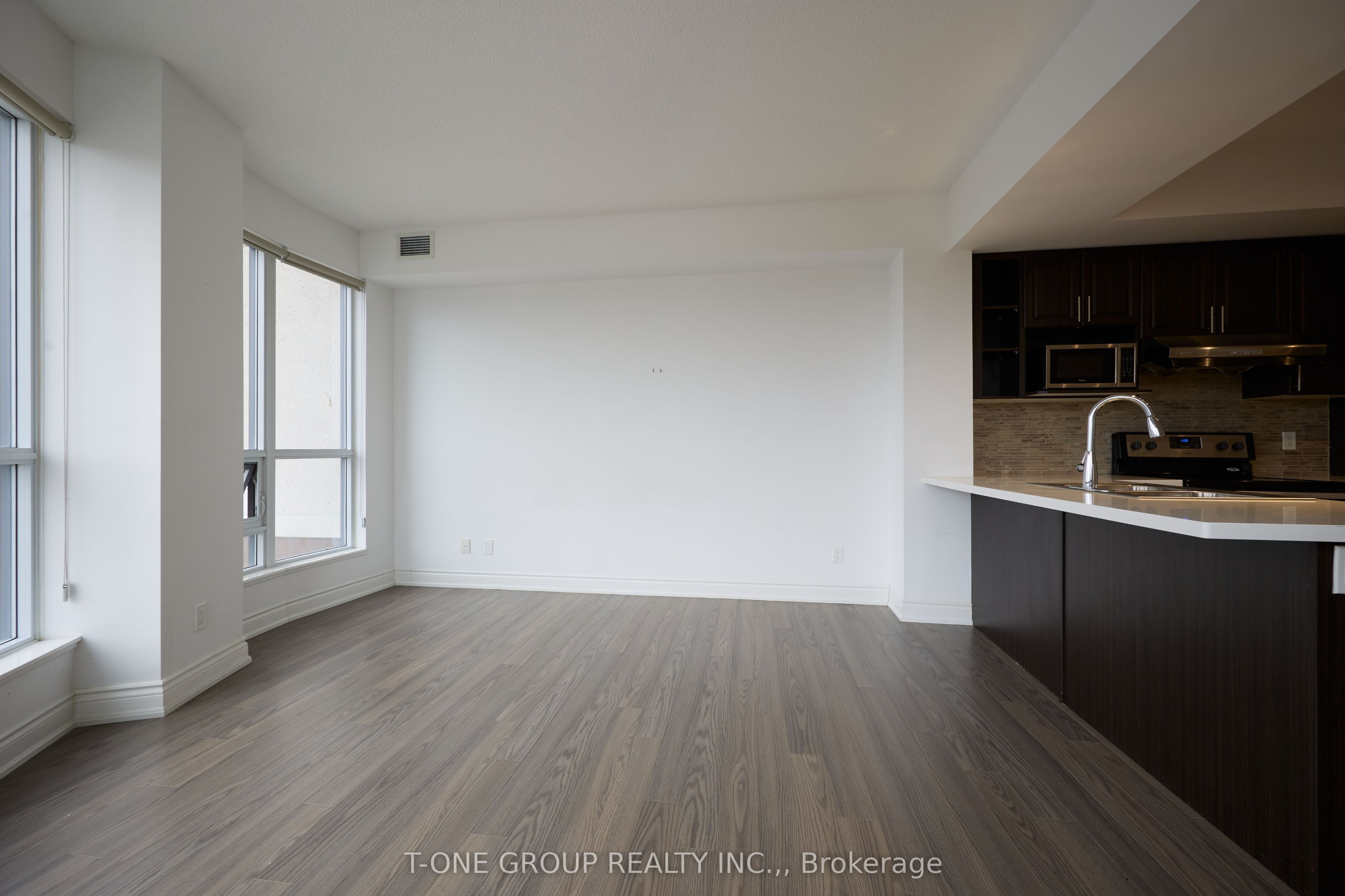 99 South Town Centre Boulevard 611 Property Photo 6