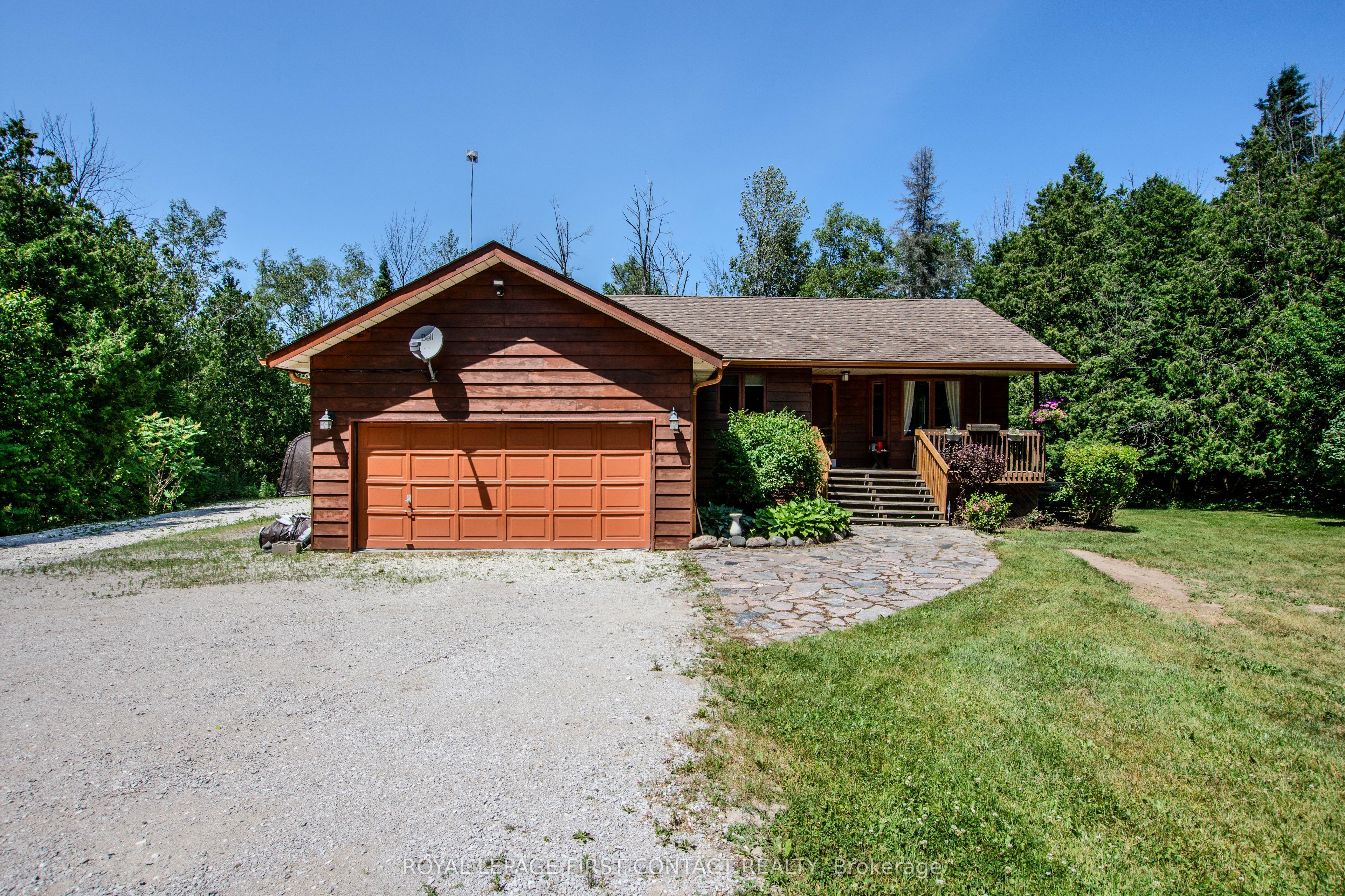 5144 25th Side Road Property Photo 2