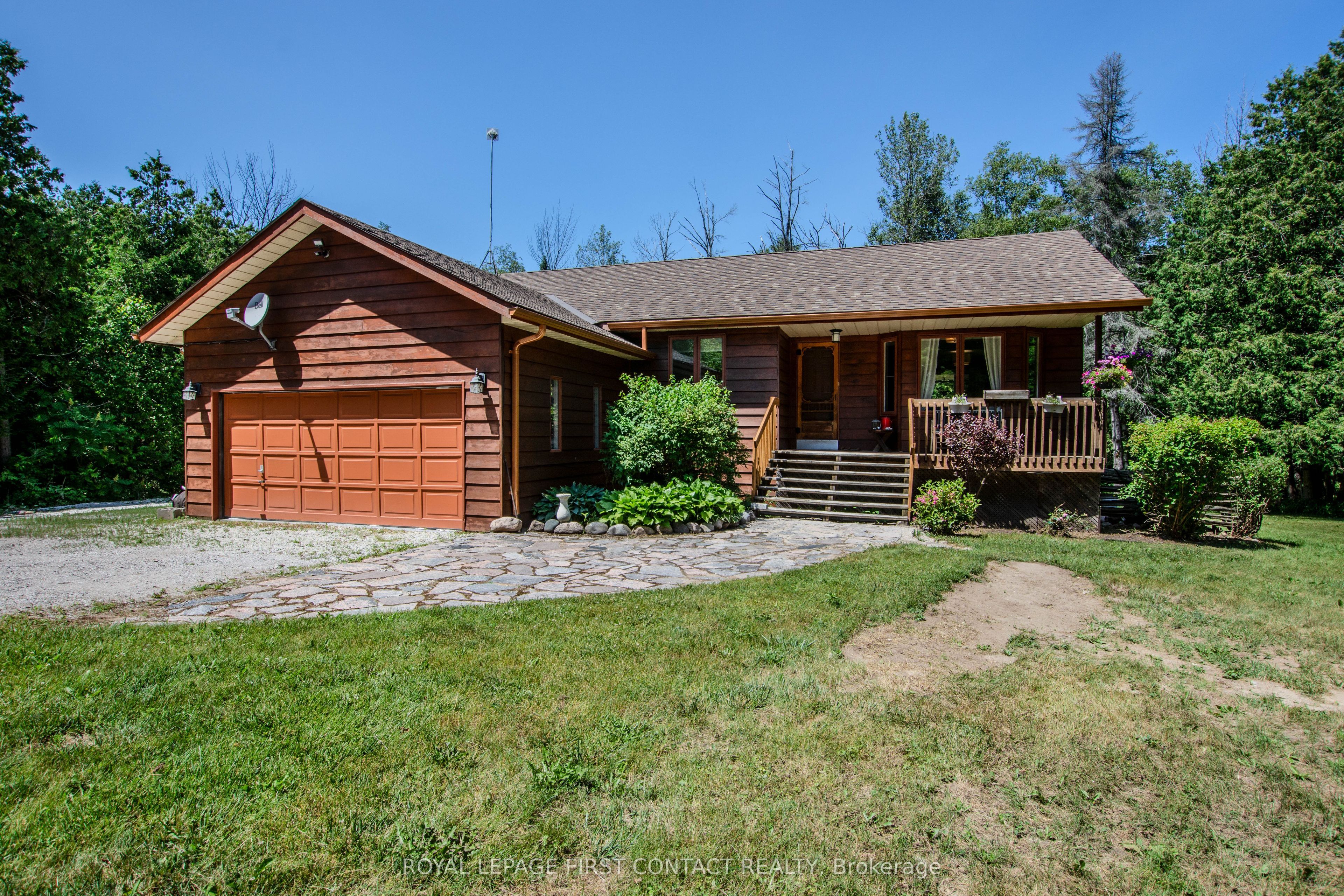 5144 25th Side Road Property Photo 3