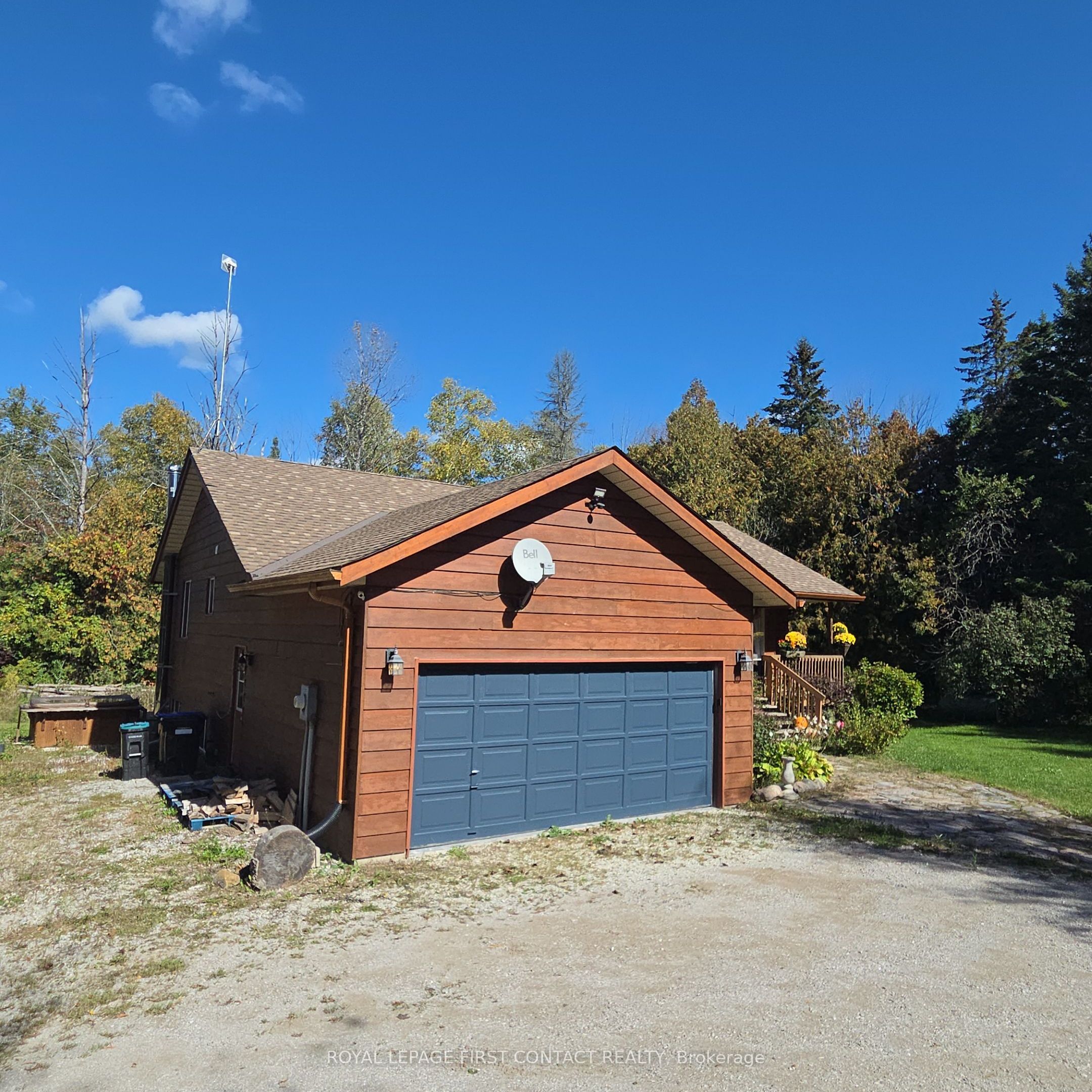 5144 25th Side Road Property Photo 3