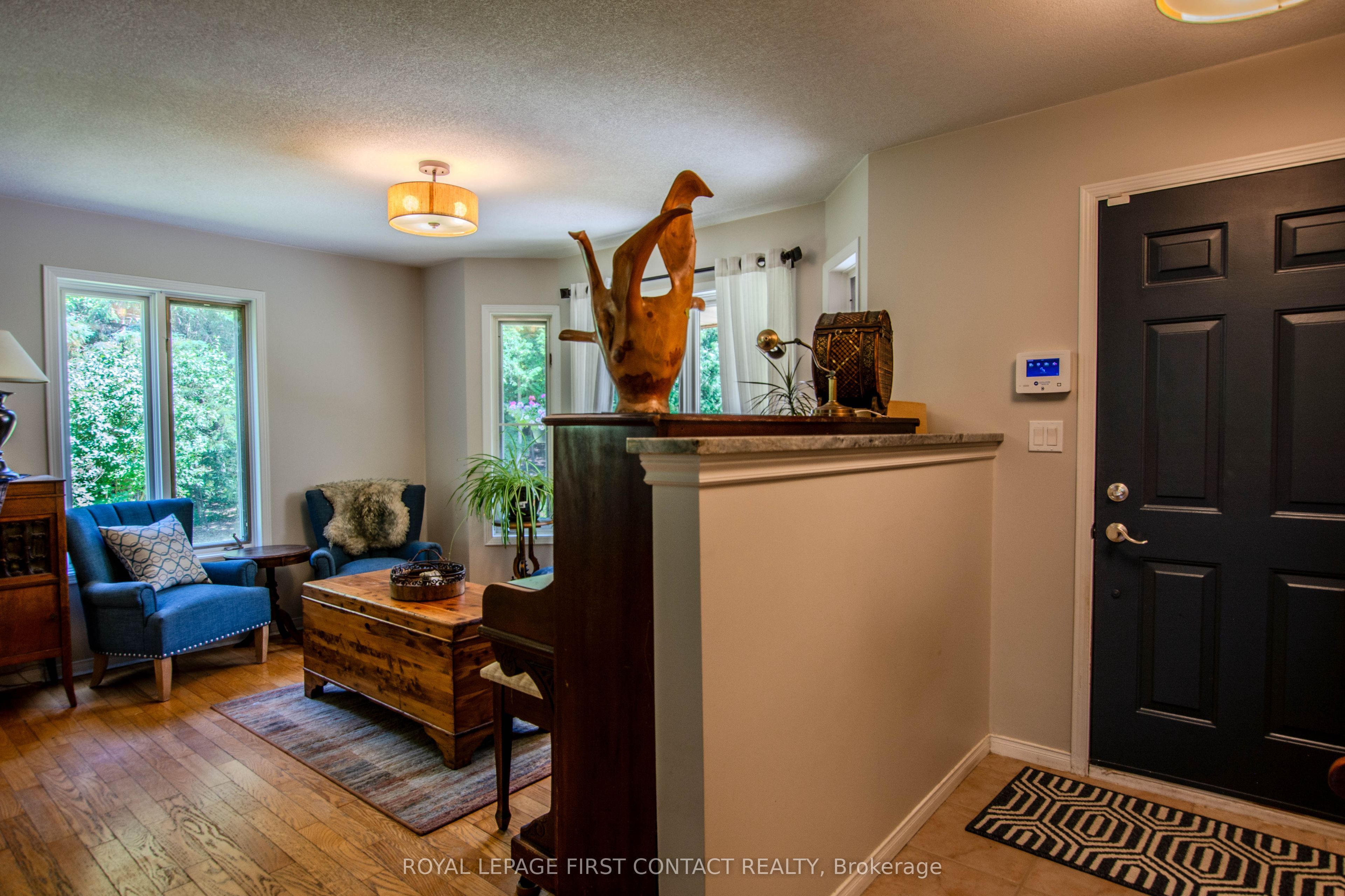 5144 25th Side Road Property Photo 8