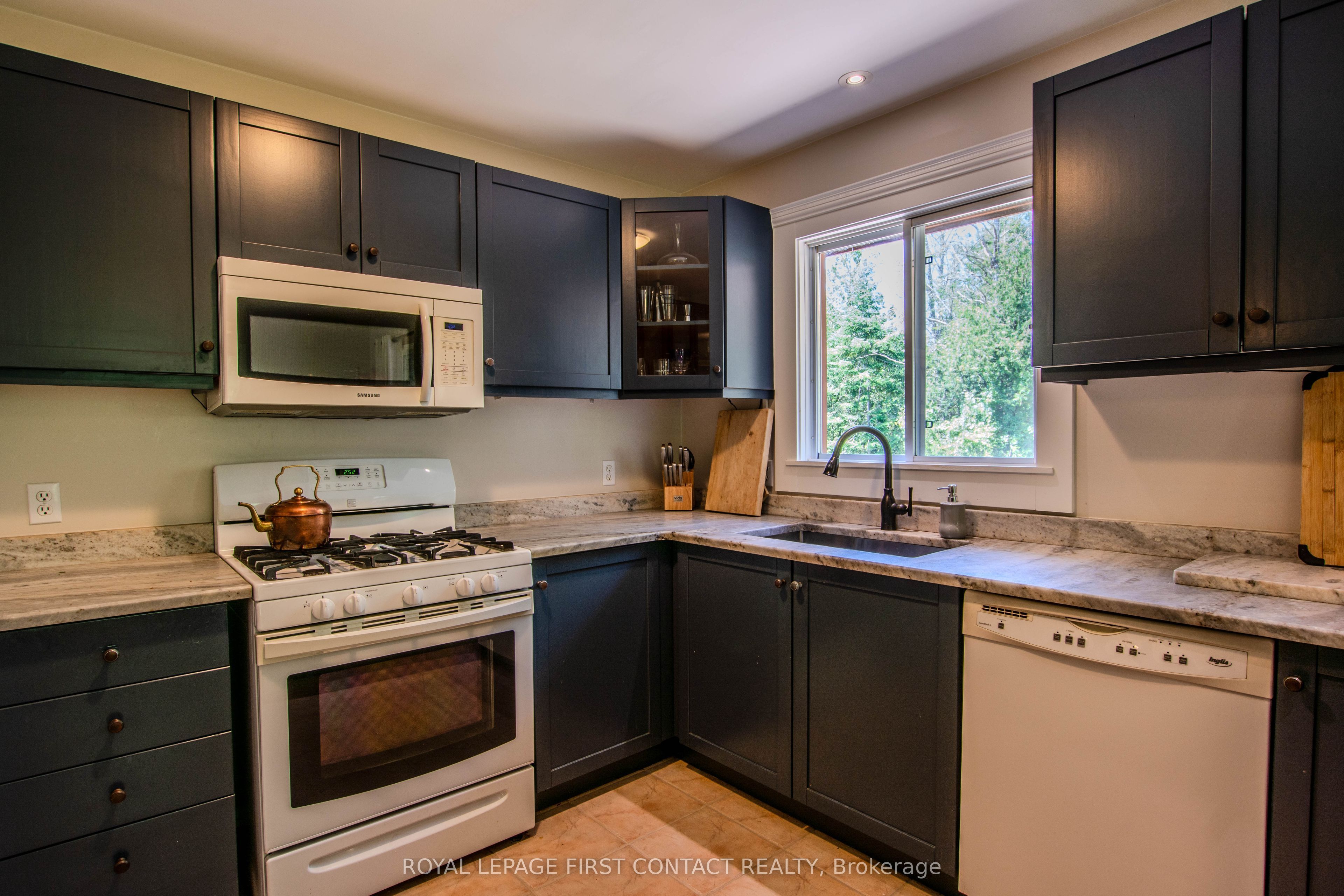 5144 25th Side Road Property Photo 14
