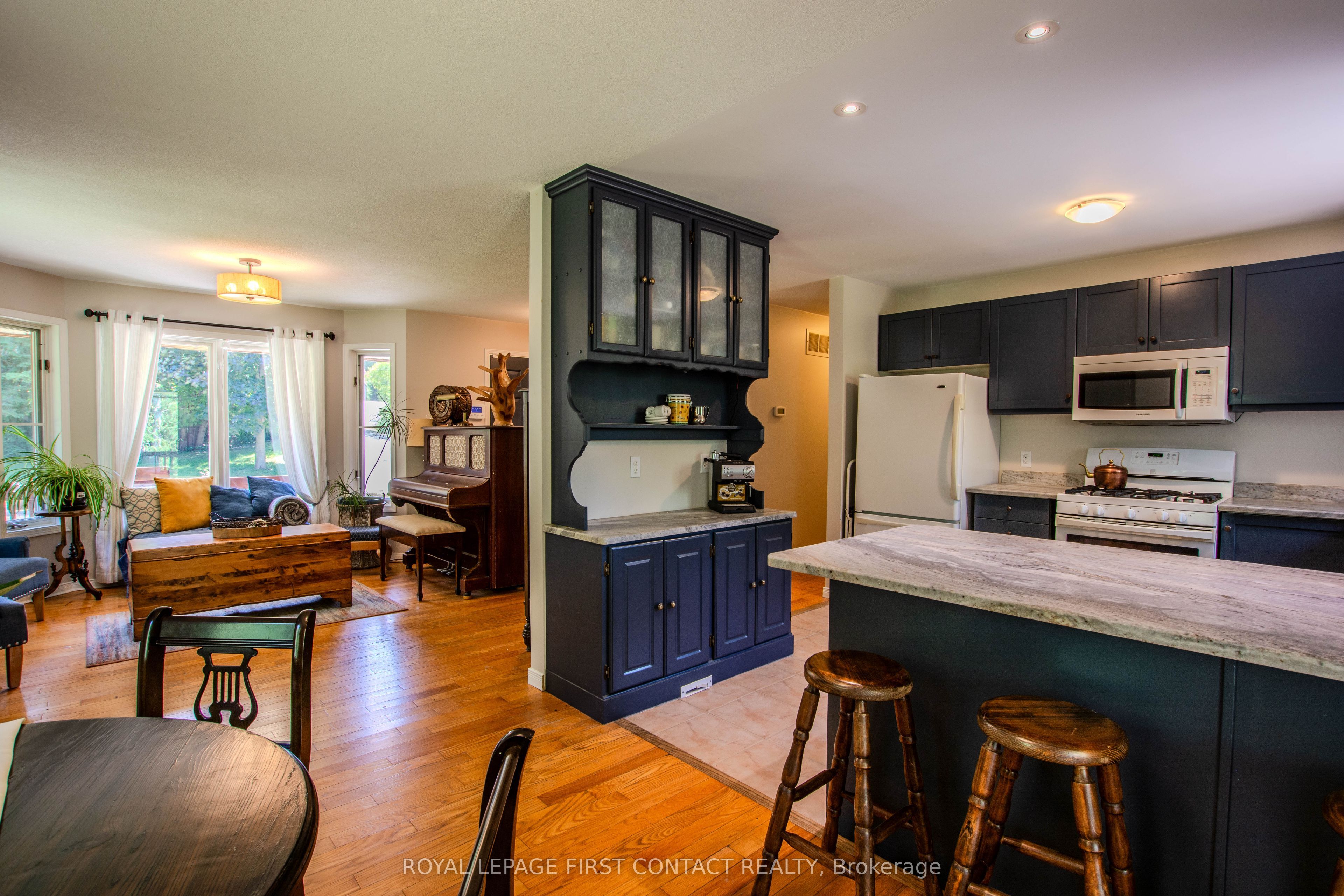 5144 25th Side Road Property Photo 15