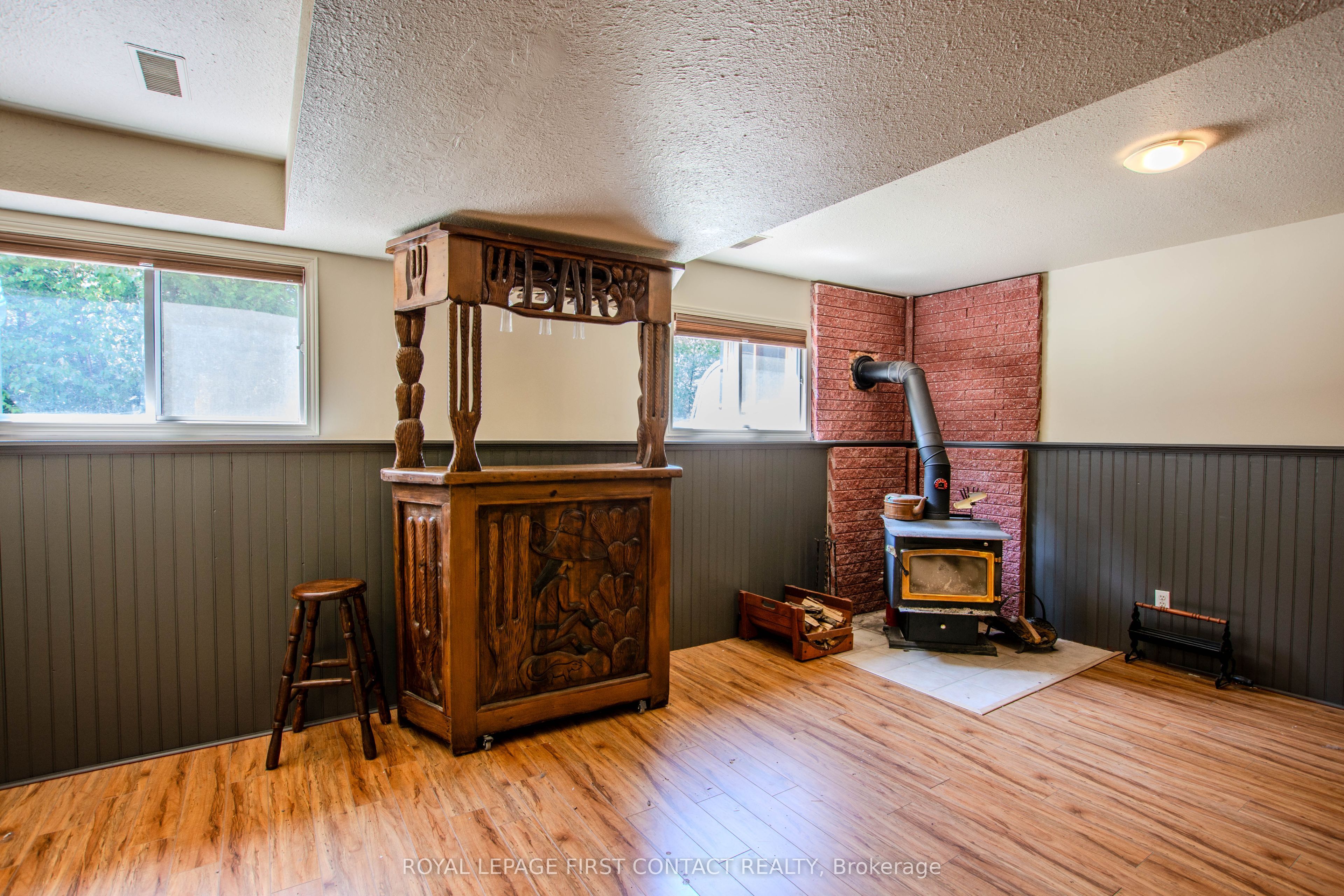 5144 25th Side Road Property Photo 22