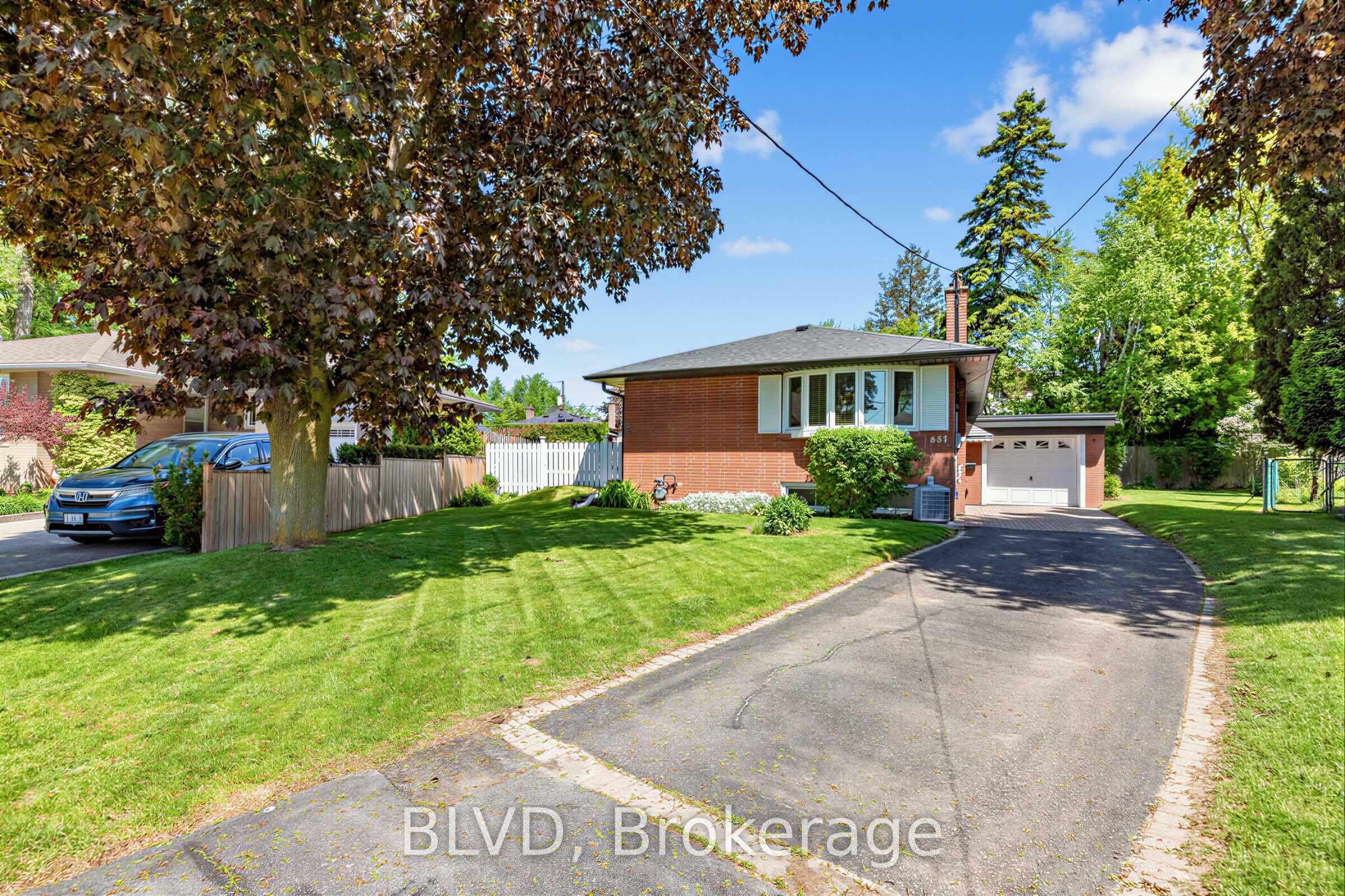 457 Paliser Crescent N Property Photo 1