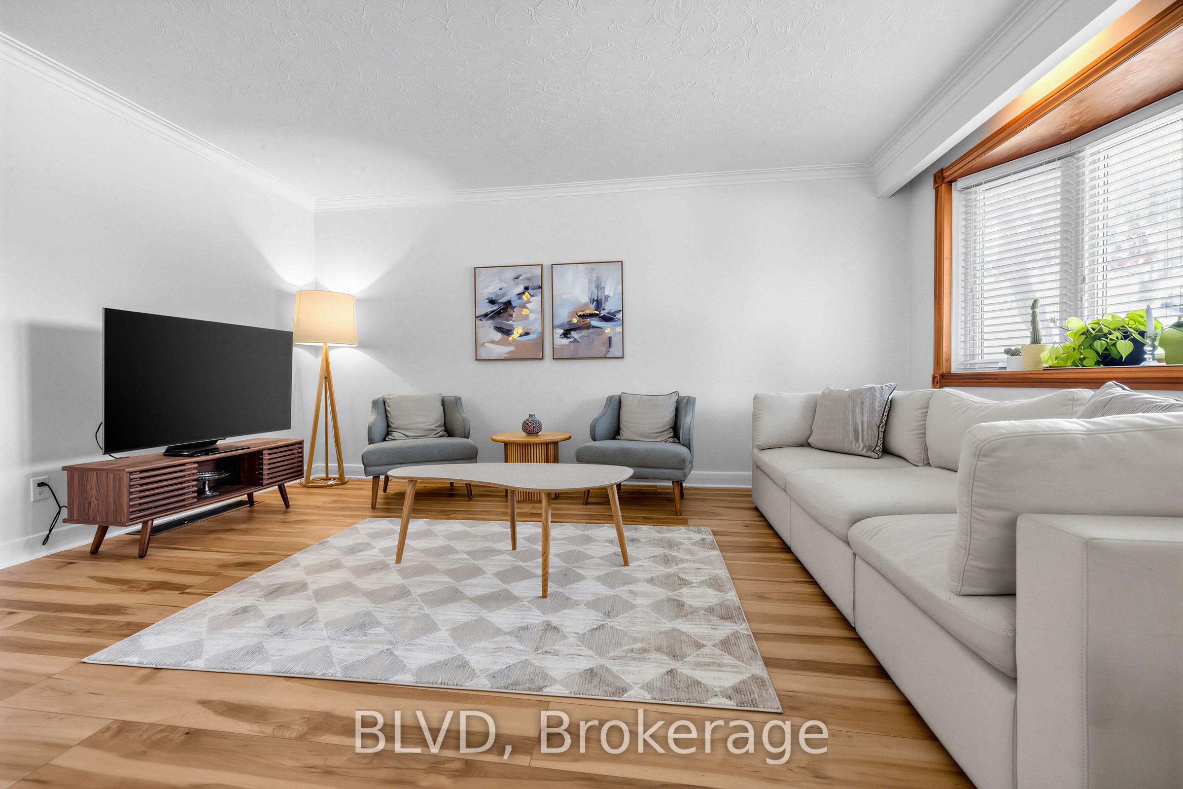 457 Paliser Crescent N Property Photo 3