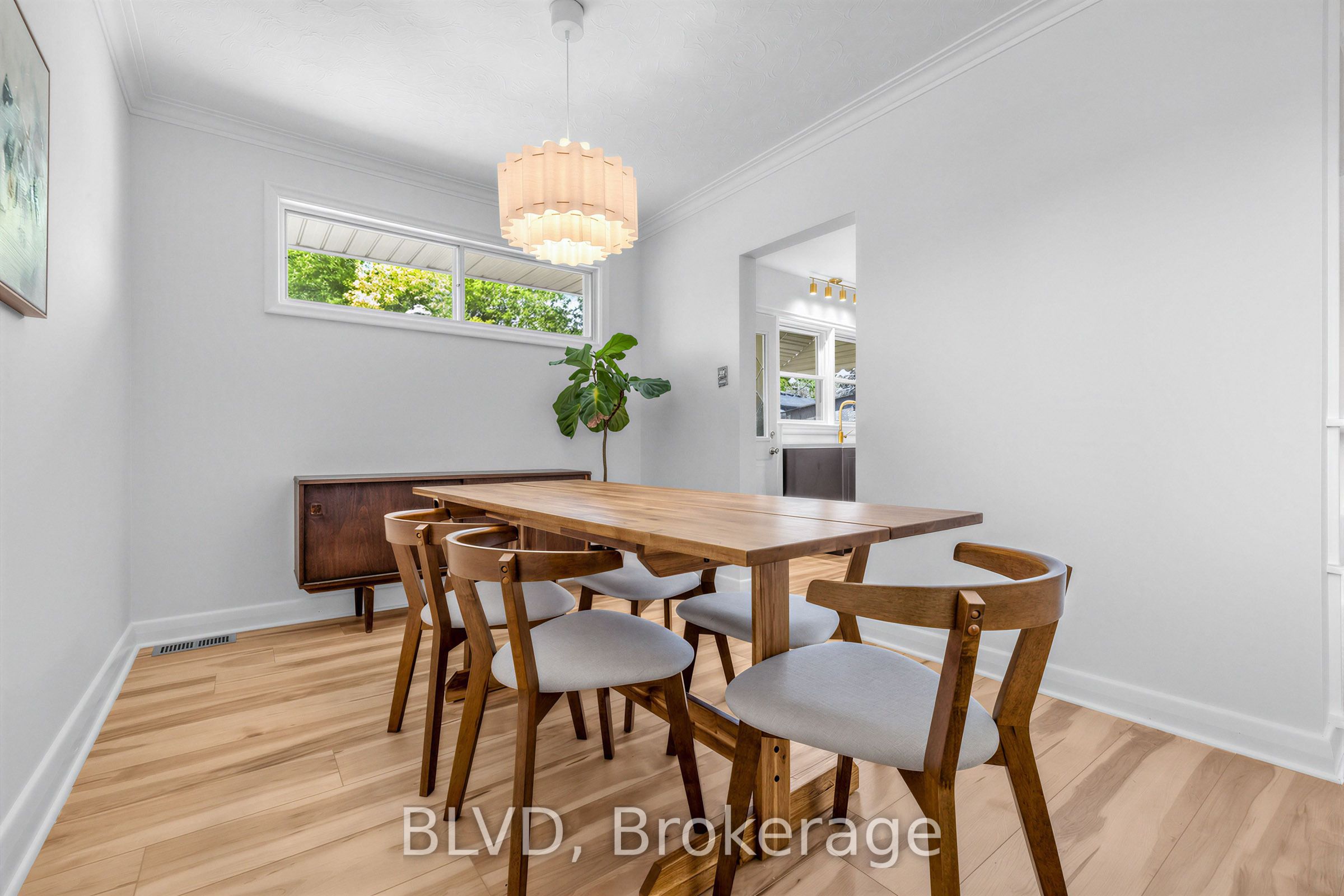 457 Paliser Crescent N Property Photo 8