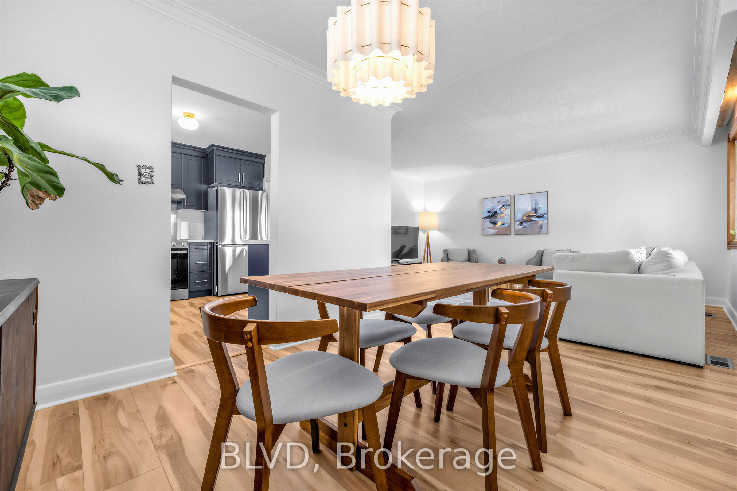 457 Paliser Crescent N Property Photo 9