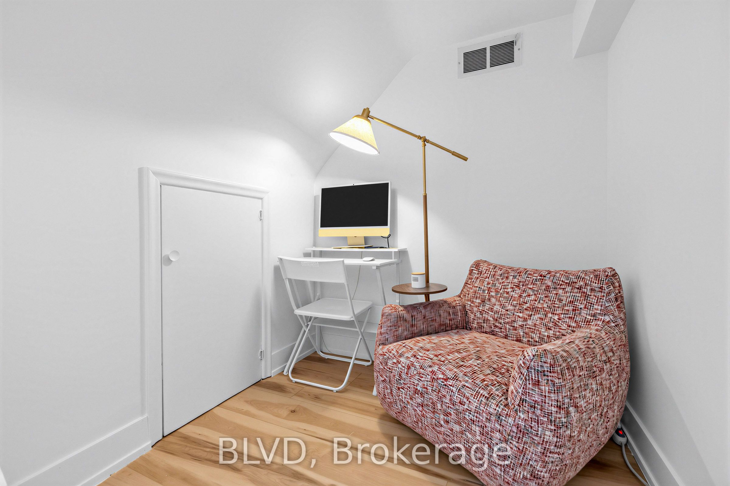 457 Paliser Crescent N Property Photo 22