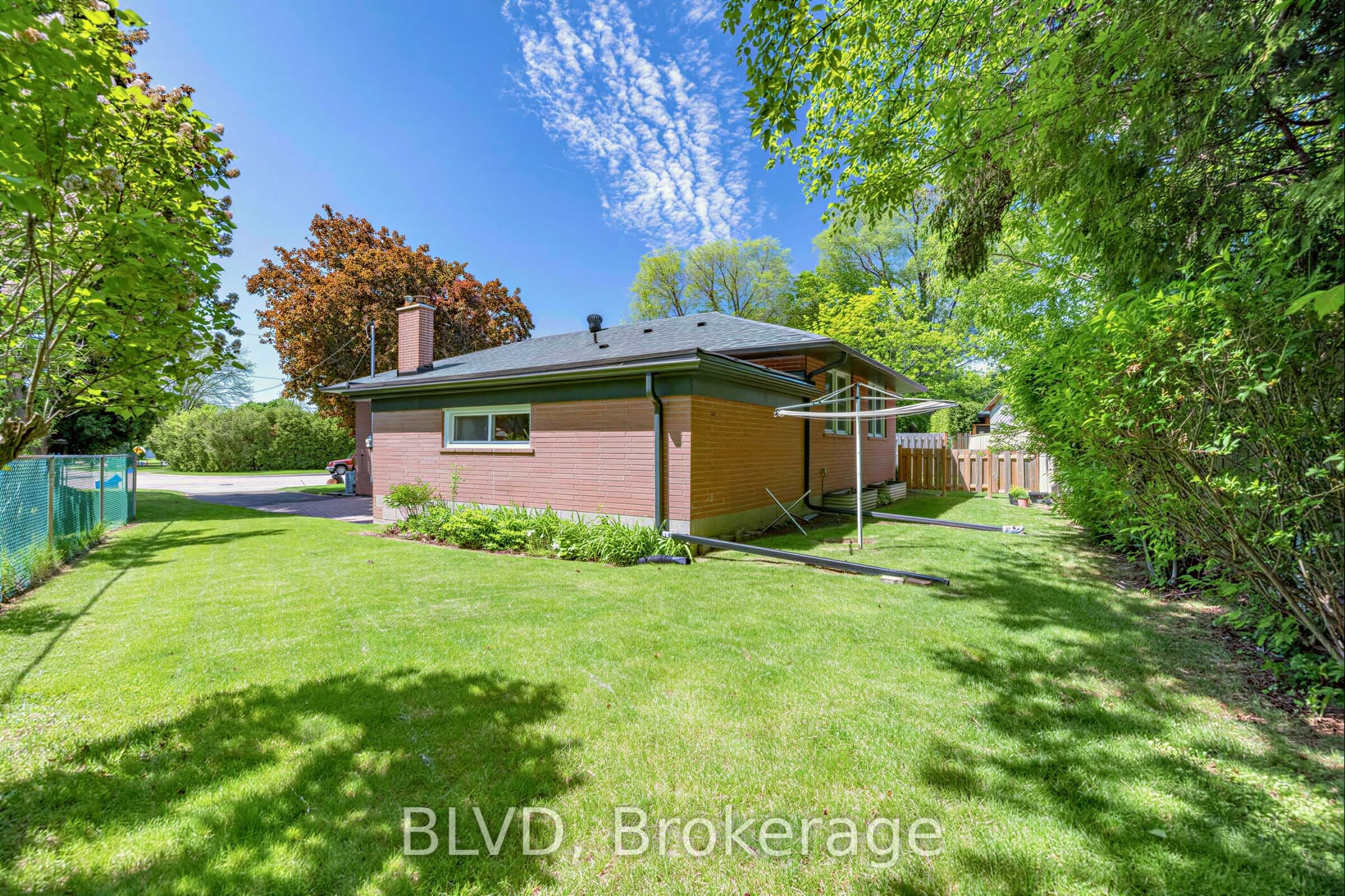 457 Paliser Crescent N Property Photo 24