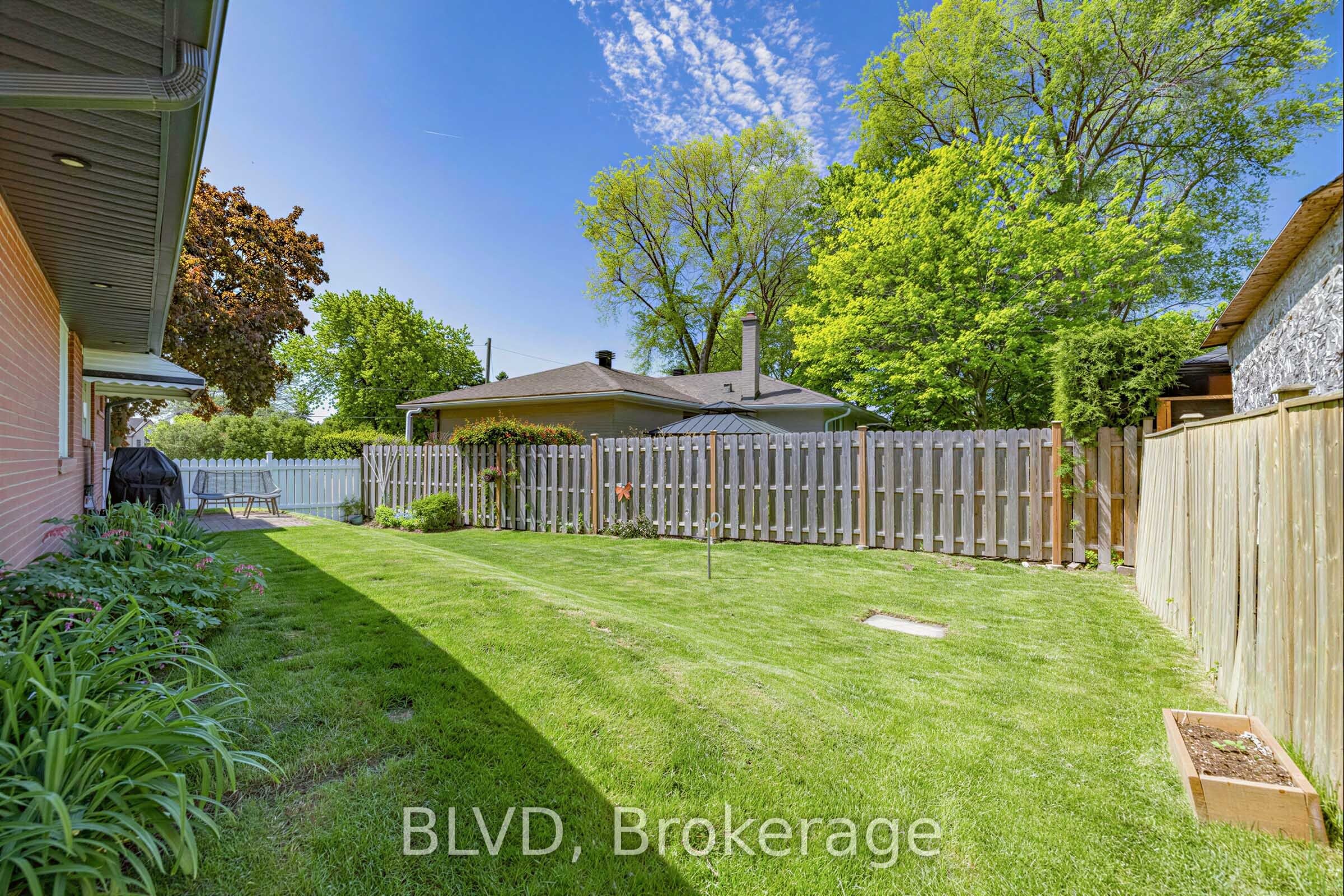 457 Paliser Crescent N Property Photo 25