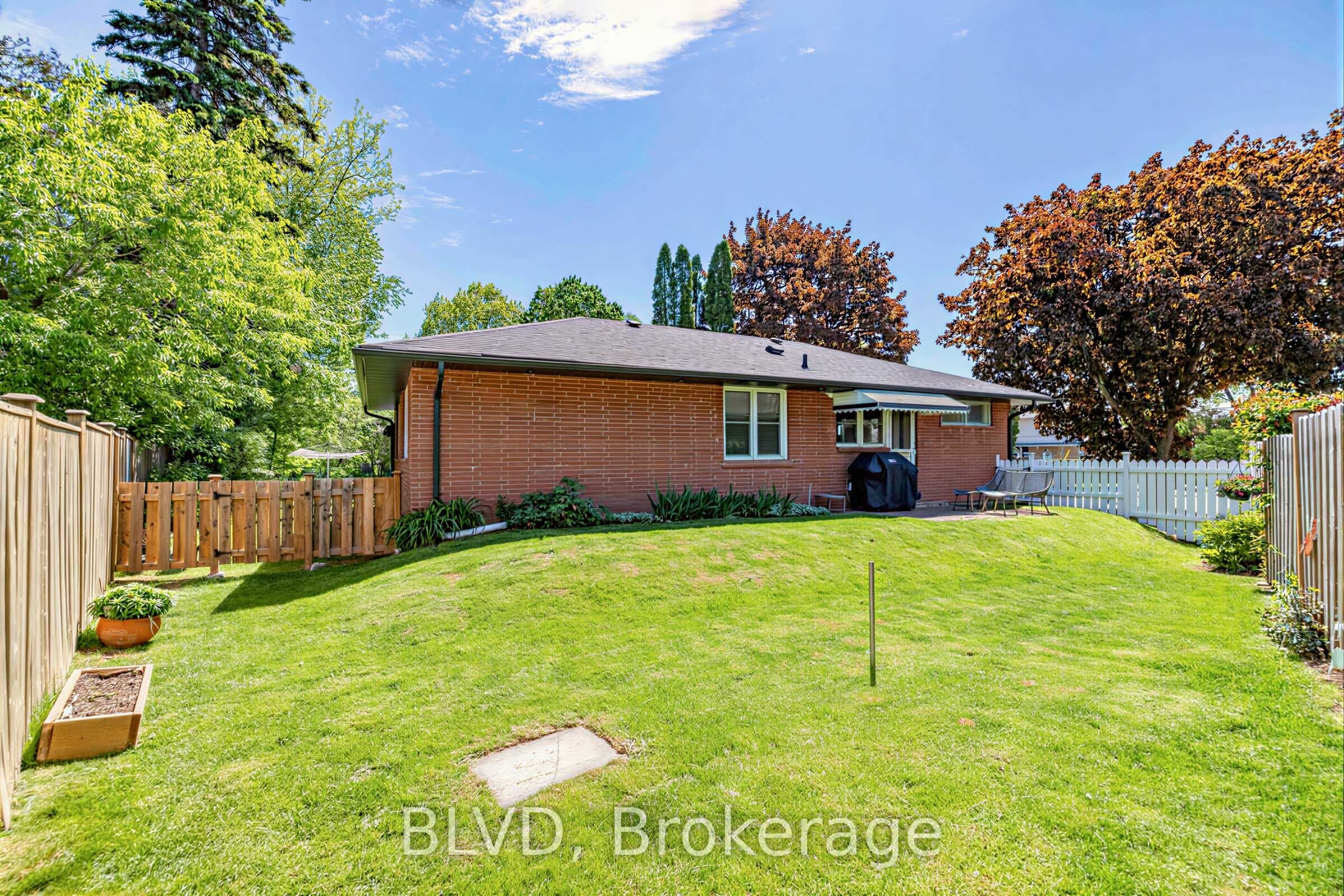 457 Paliser Crescent N Property Photo 26