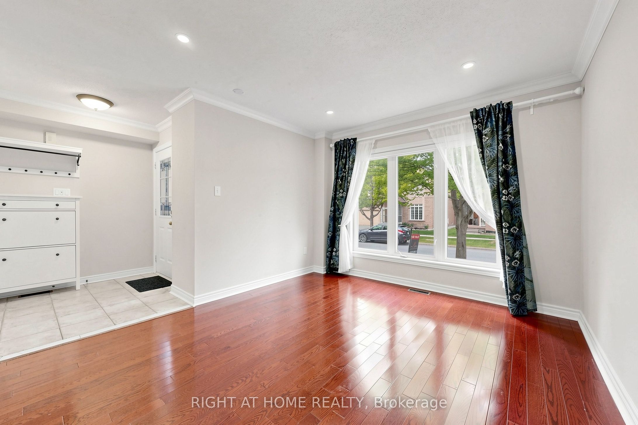 204 Everett Street Property Photo 6