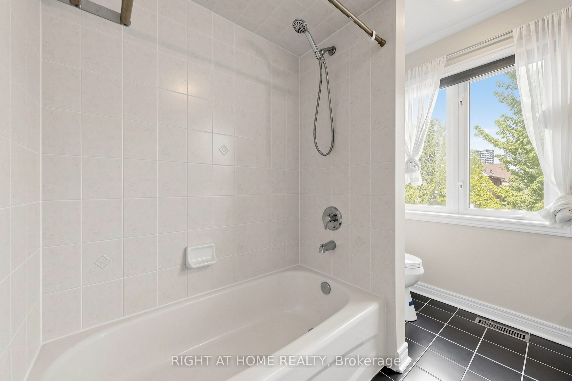 204 Everett Street Property Photo 35