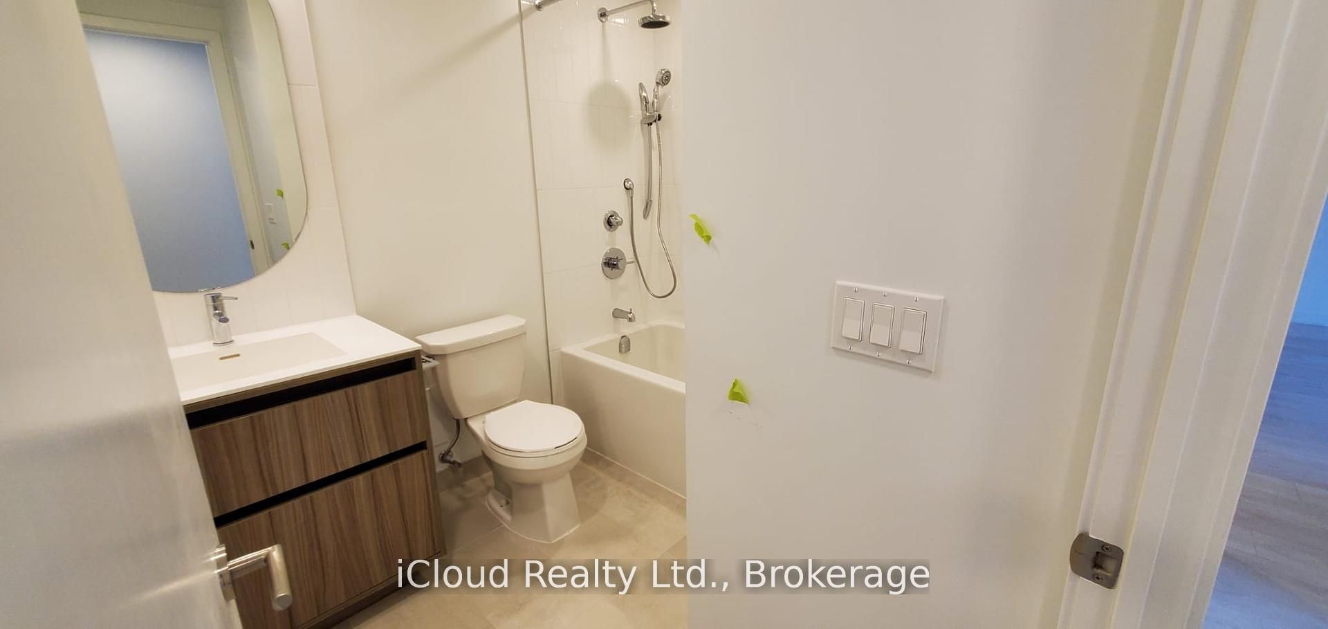 7950 Bathurst Street 210 Property Photo 4