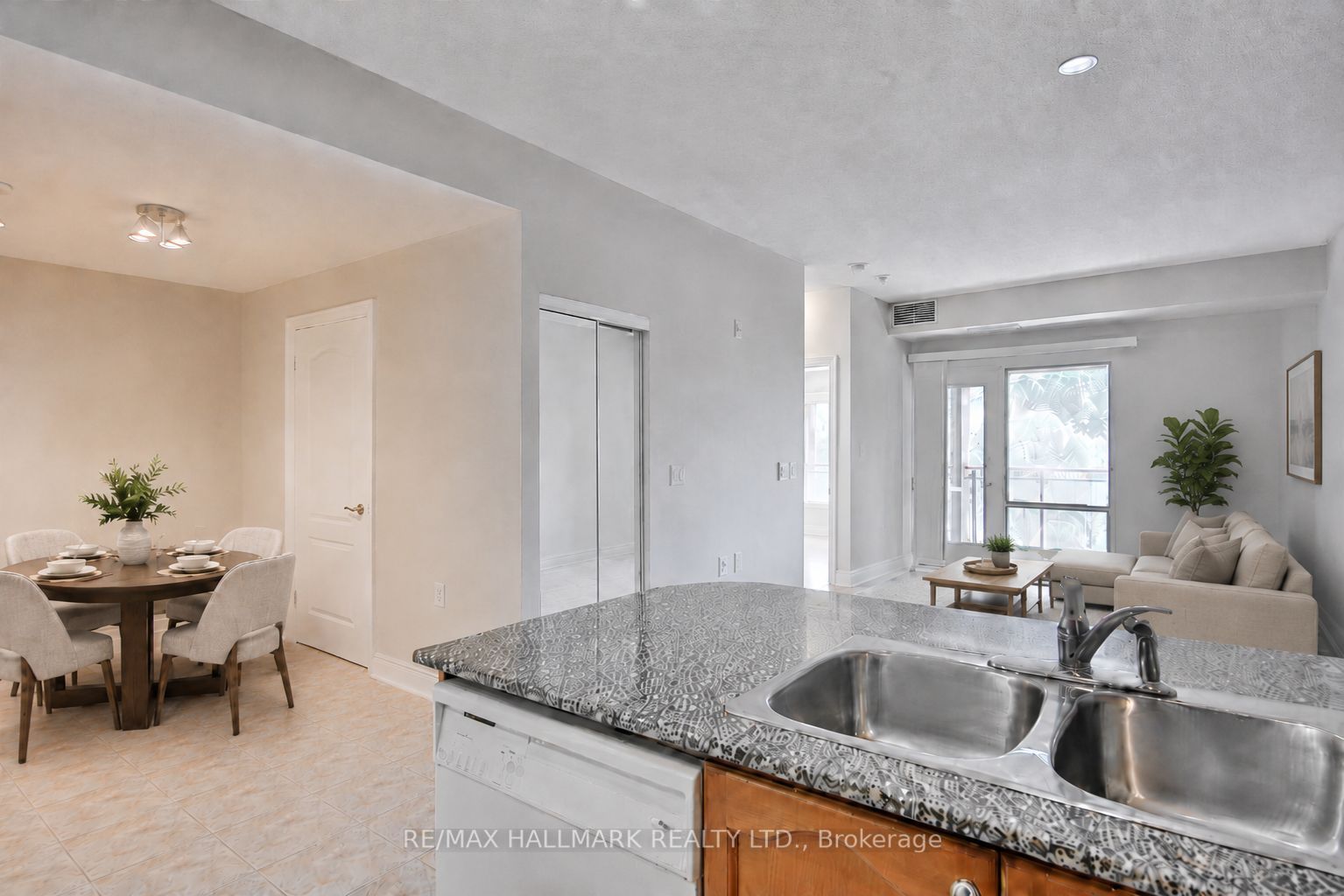 8201 Islington Avenue 411 Property Photo 1