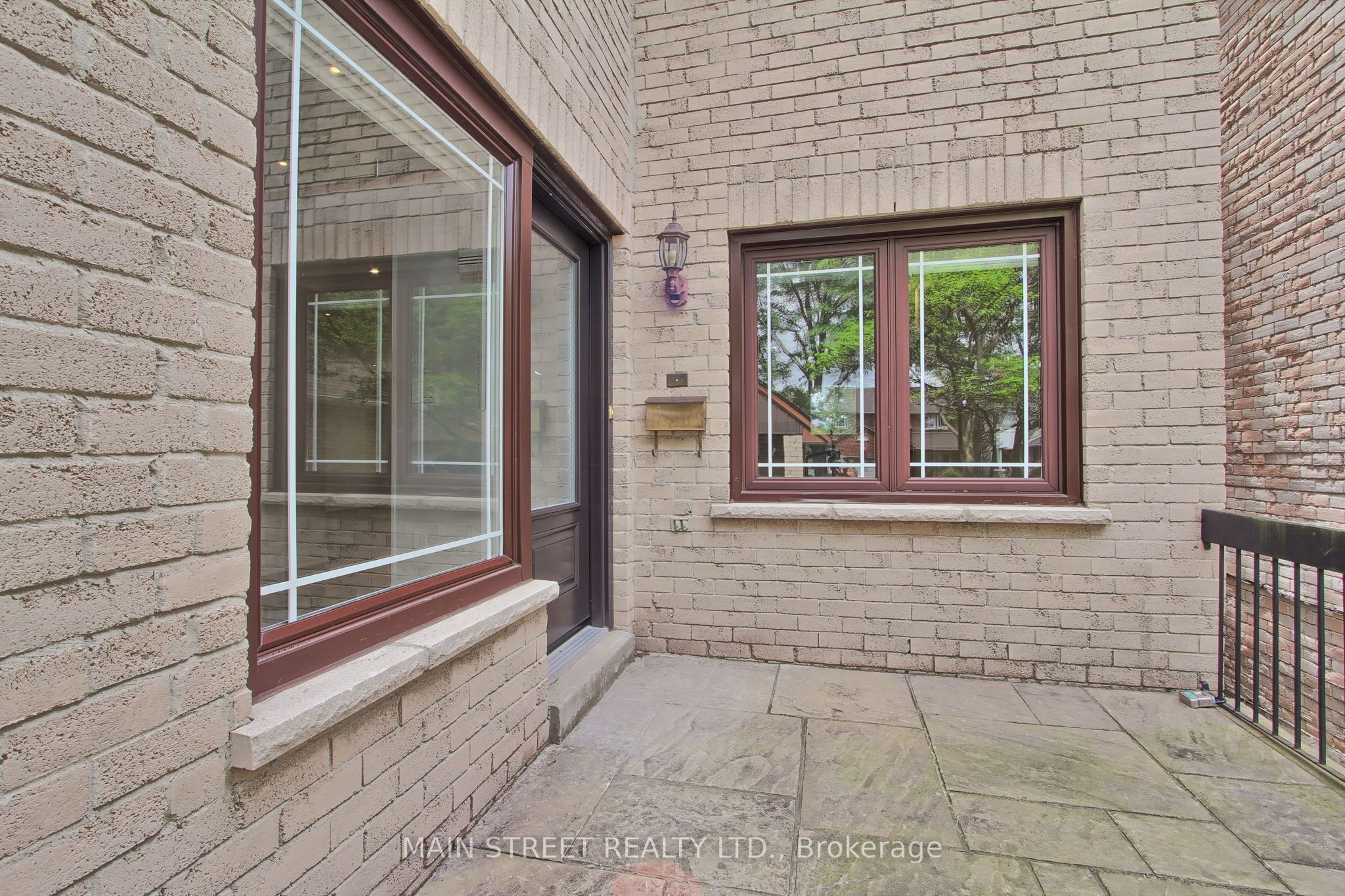 27 Murdock Avenue Property Photo 4