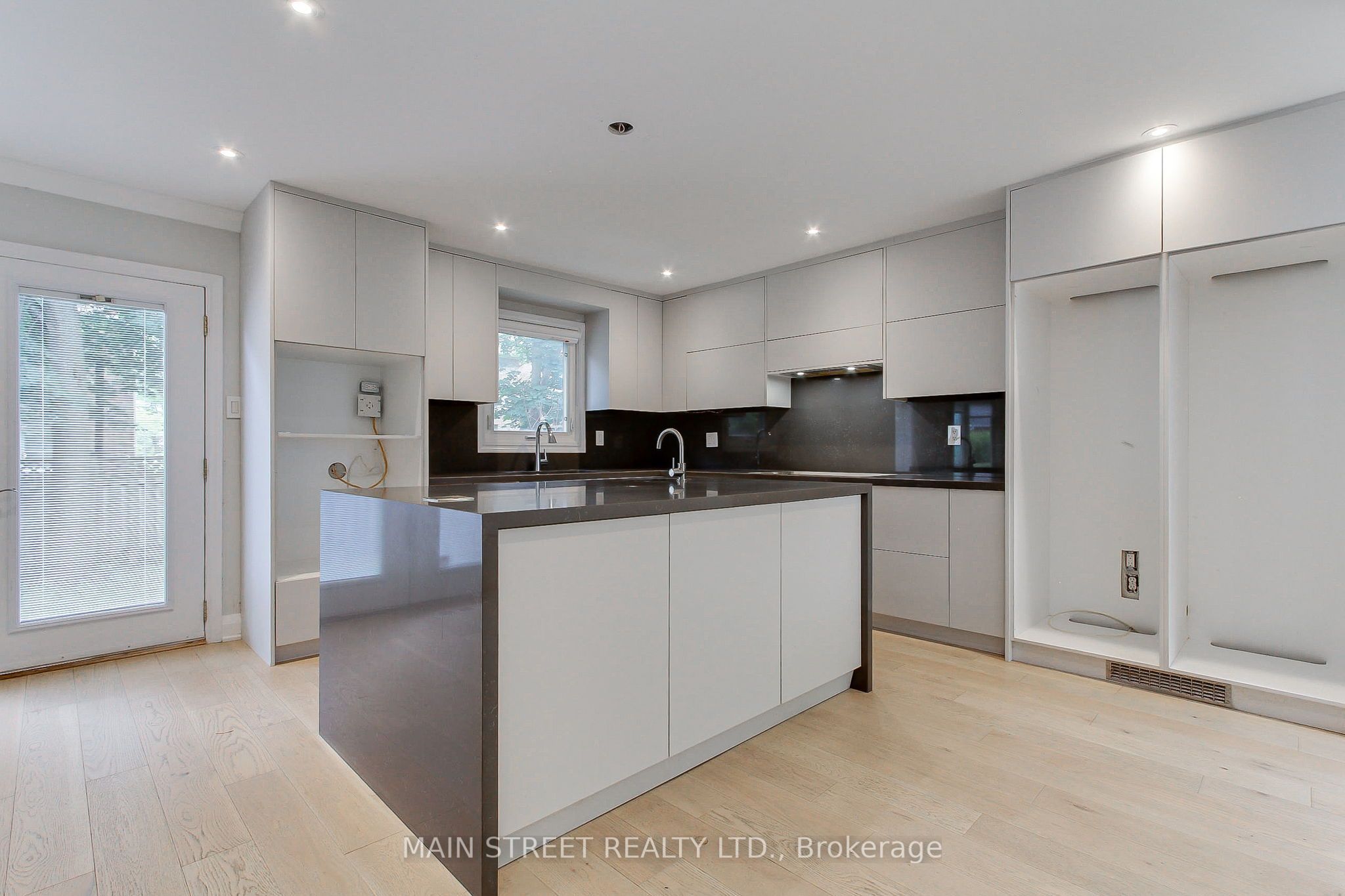 27 Murdock Avenue Property Photo 8