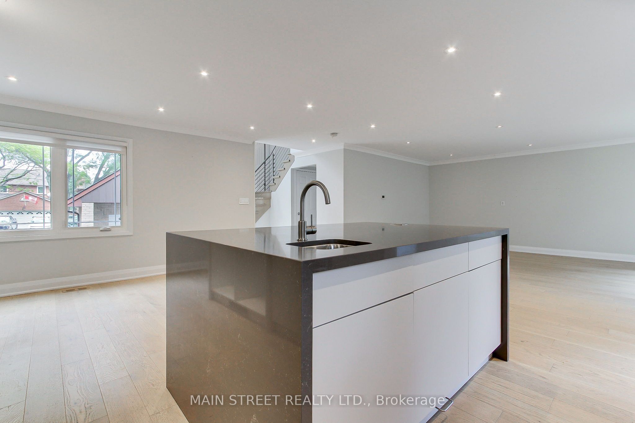 27 Murdock Avenue Property Photo 10
