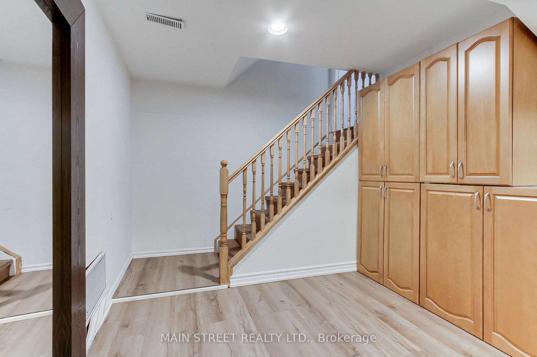 27 Murdock Avenue Property Photo 33