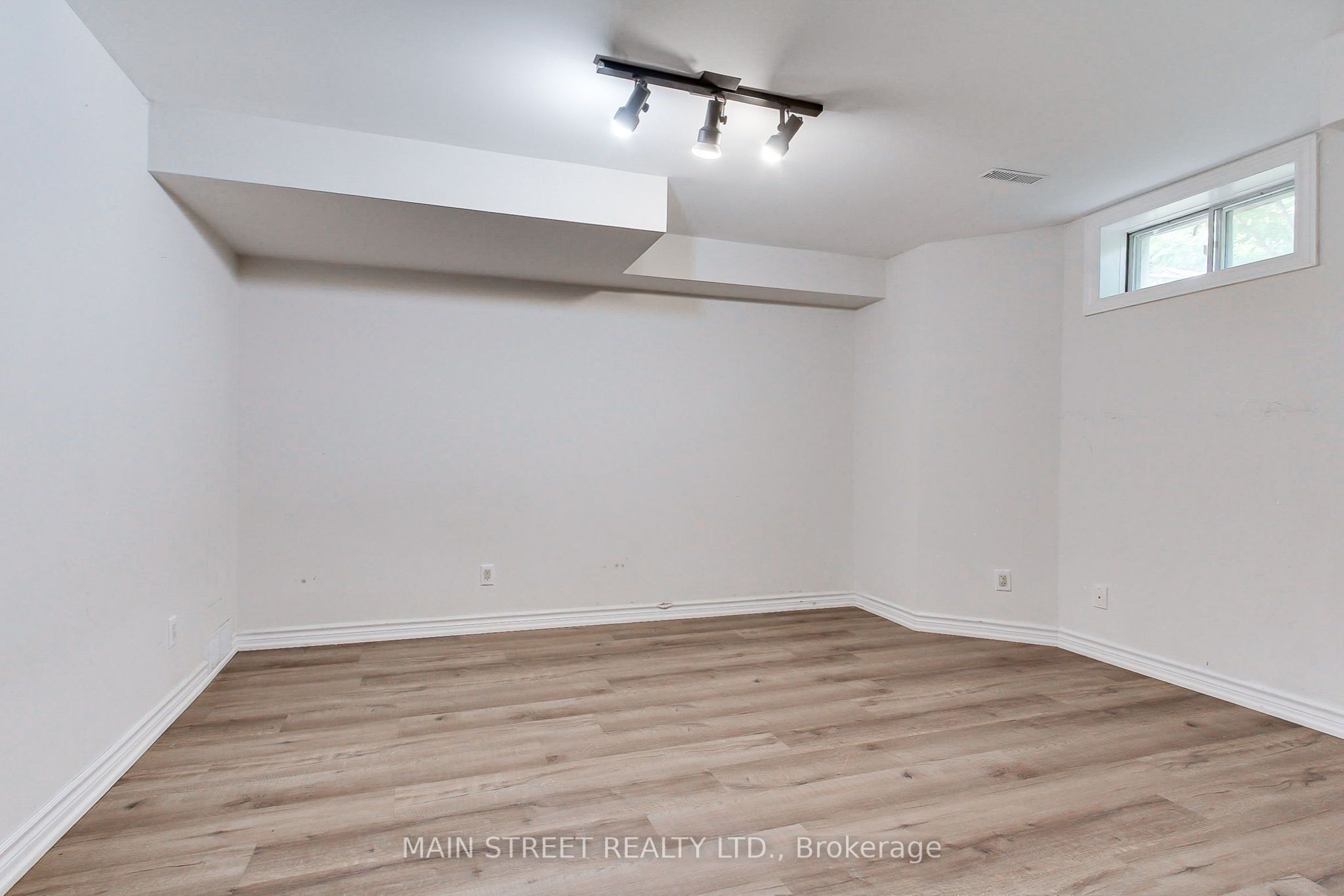 27 Murdock Avenue Property Photo 36