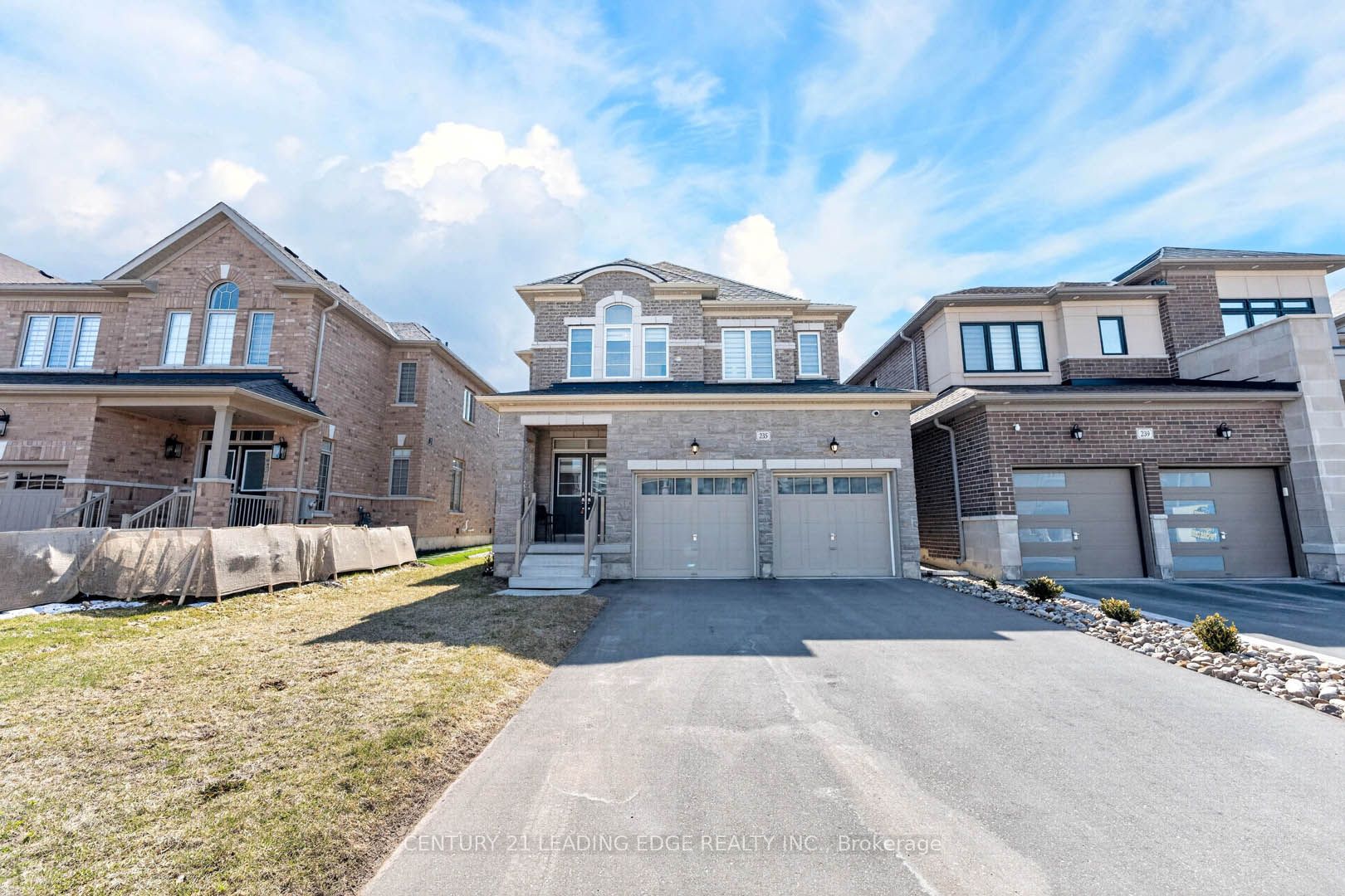 235 Ferragine Crescent Property Photo 3