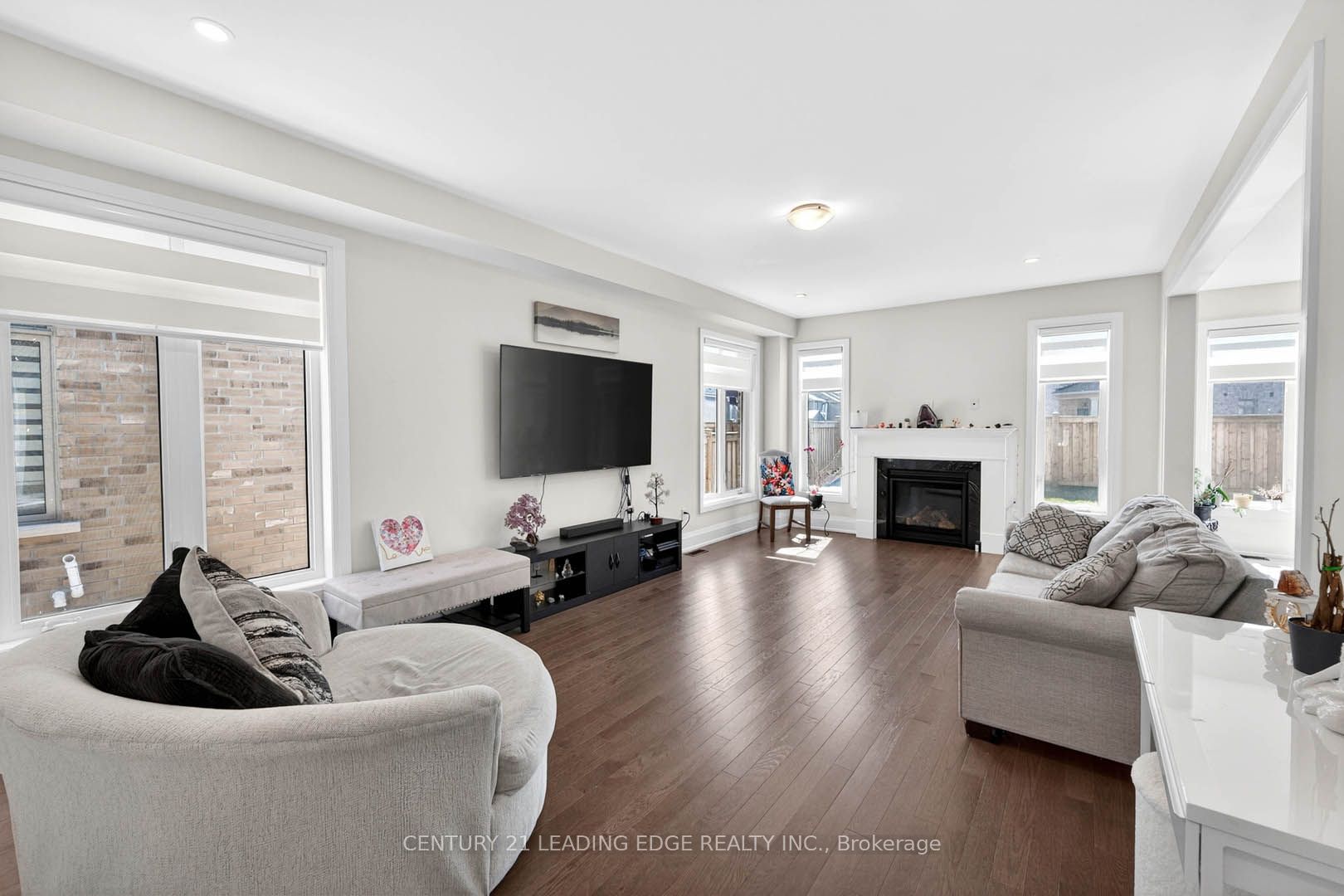 235 Ferragine Crescent Property Photo 6