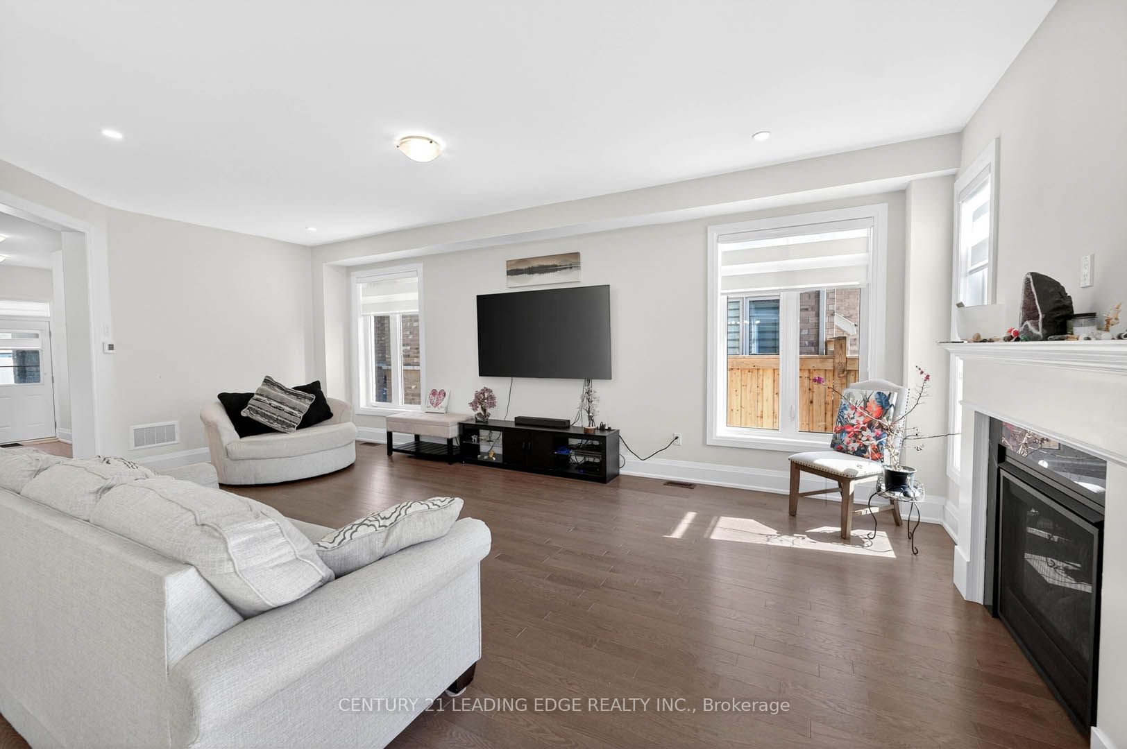 235 Ferragine Crescent Property Photo 9