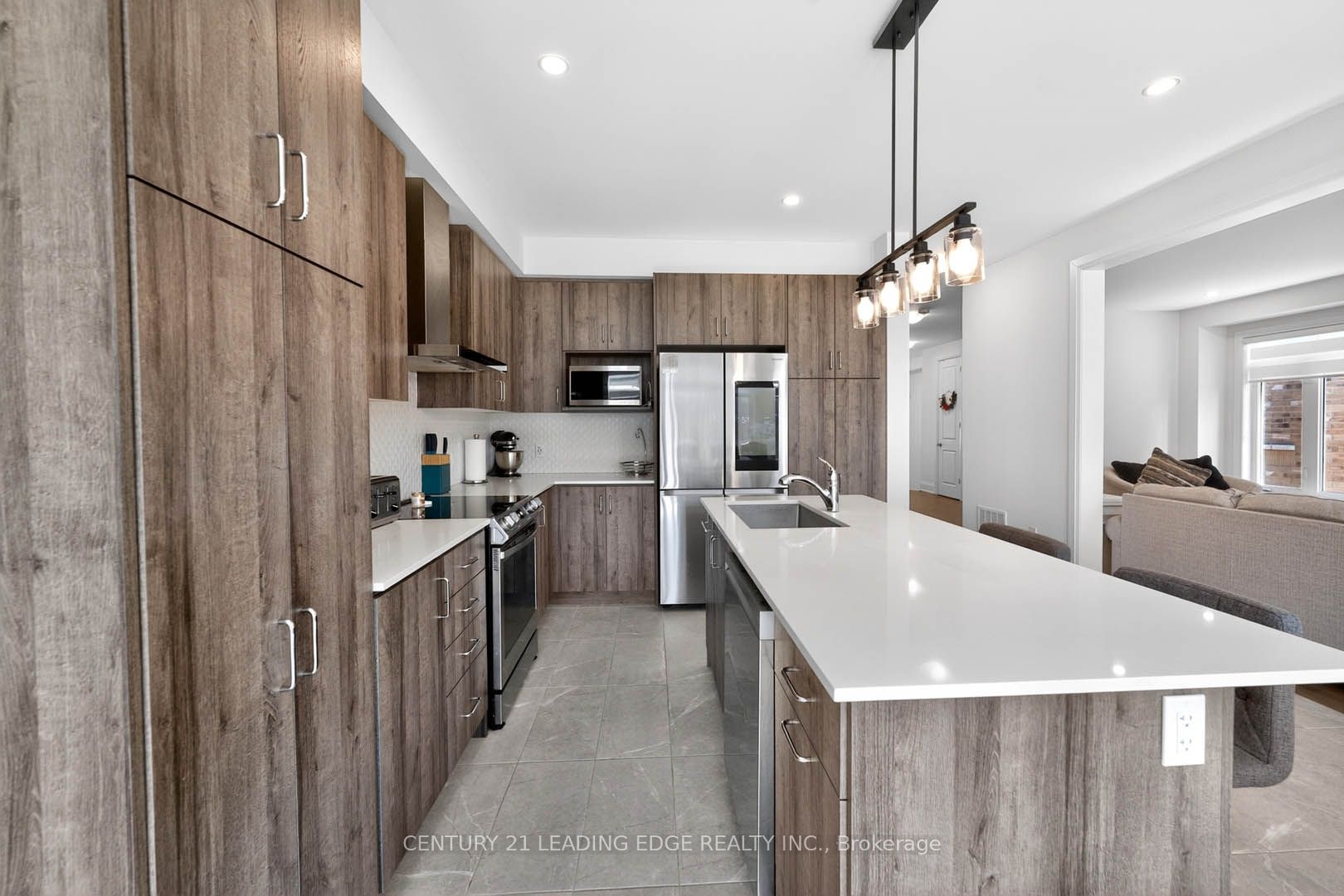 235 Ferragine Crescent Property Photo 14