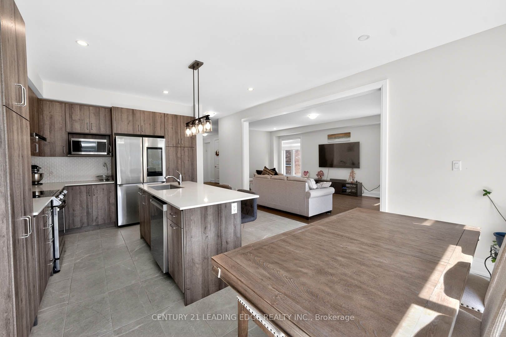 235 Ferragine Crescent Property Photo 16