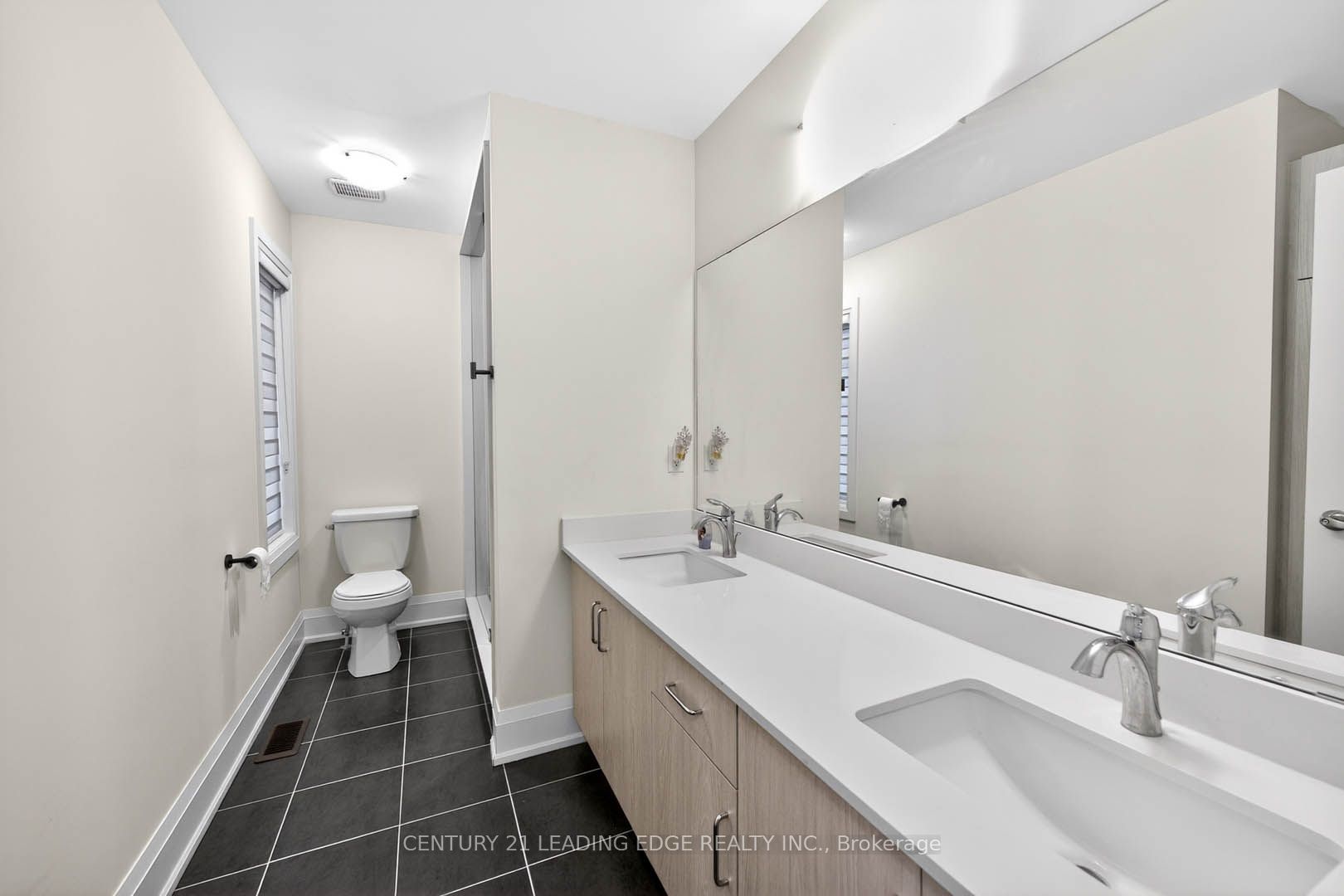 235 Ferragine Crescent Property Photo 32