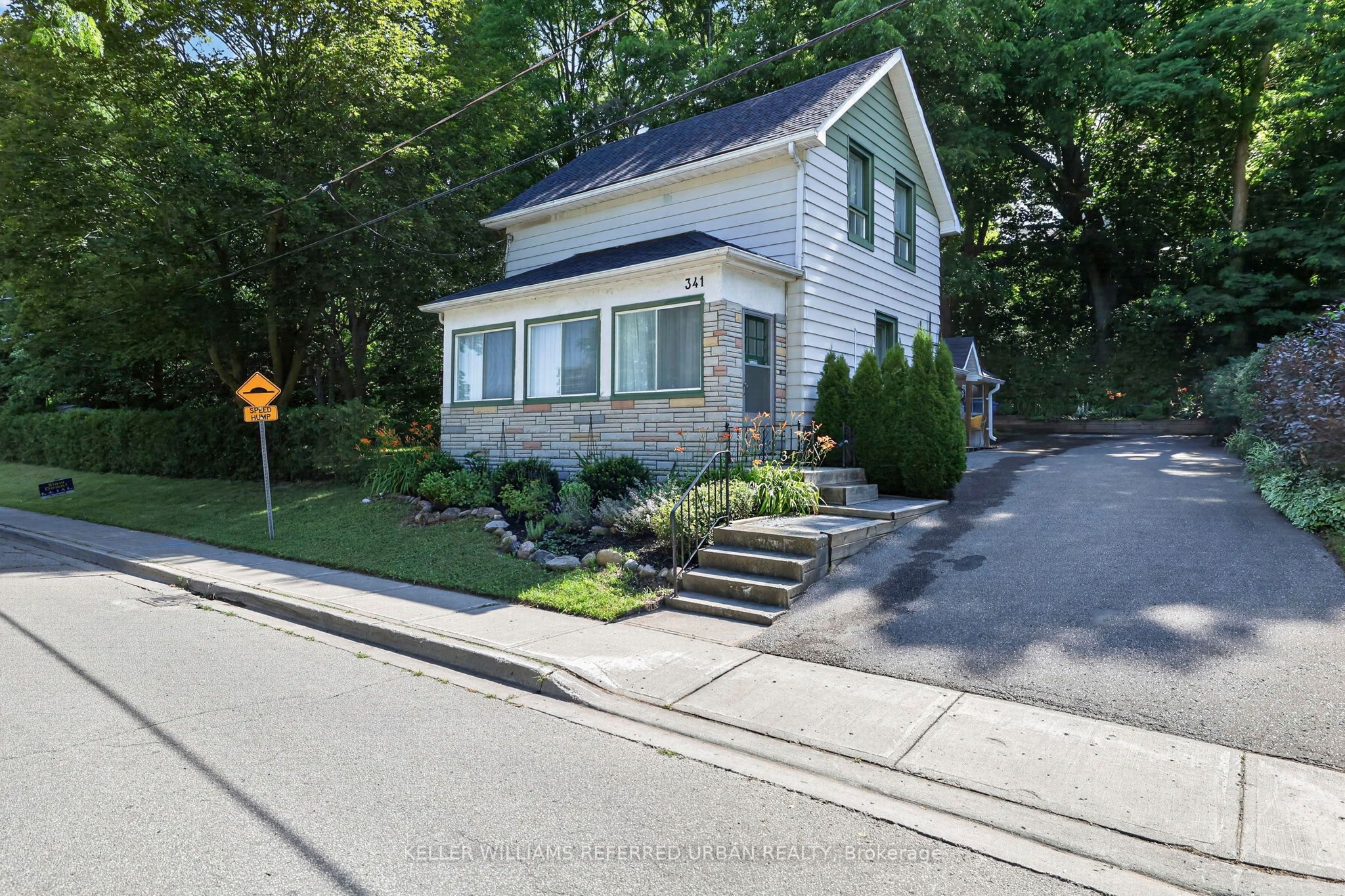 341 Cotter Street Property Photo 1
