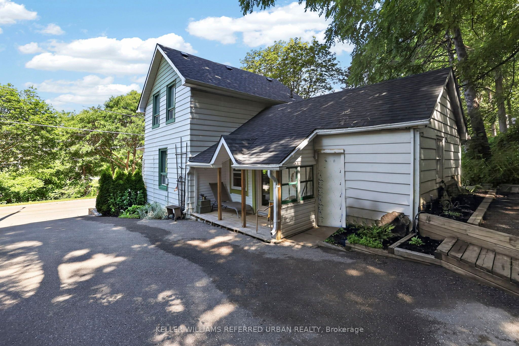 341 Cotter Street Property Photo 3