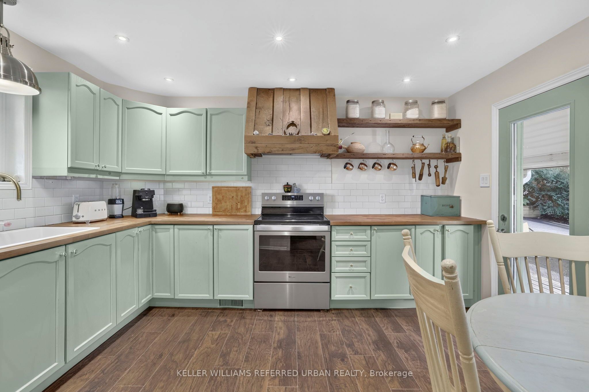 341 Cotter Street Property Photo 12