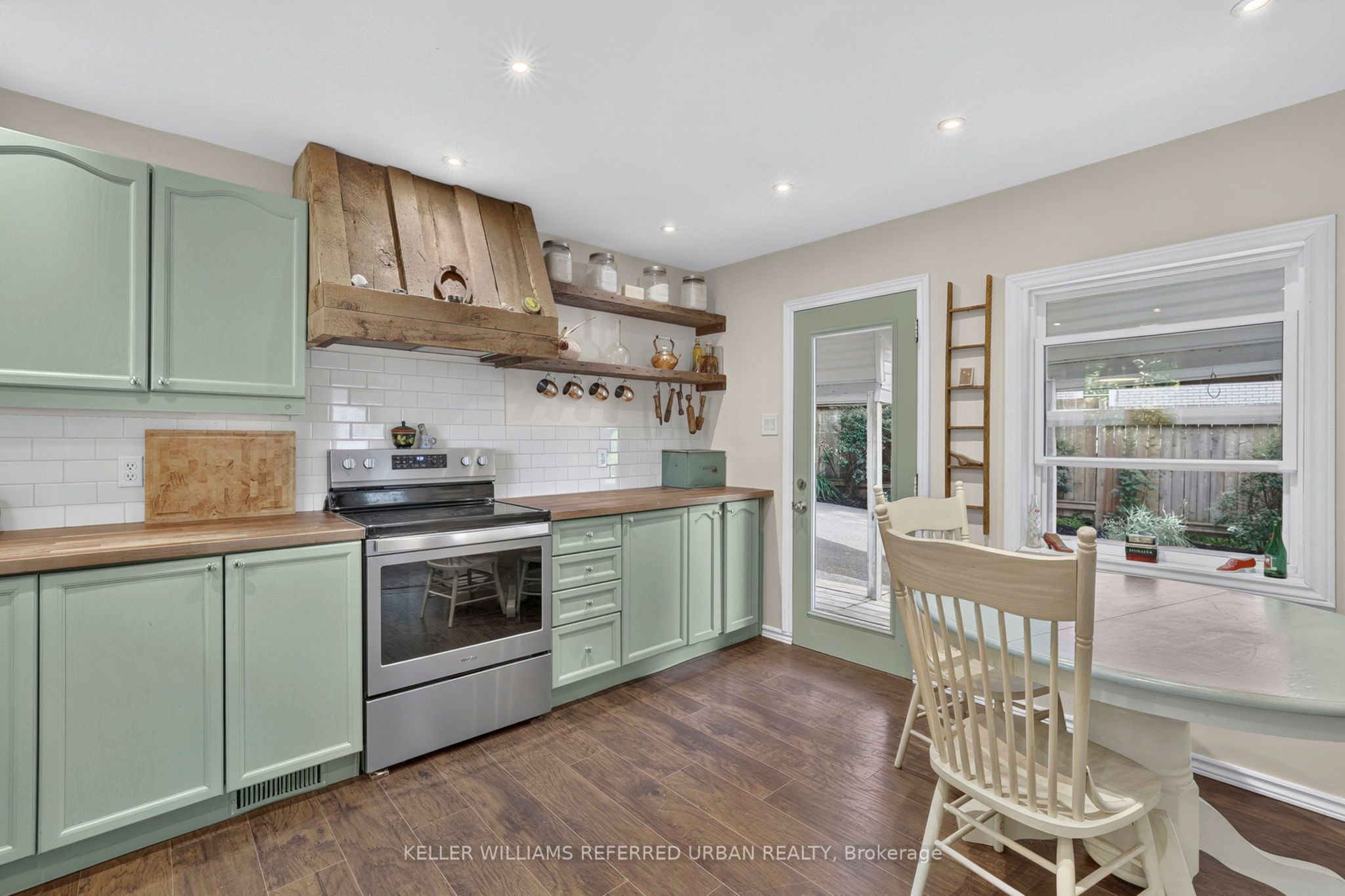 341 Cotter Street Property Photo 14